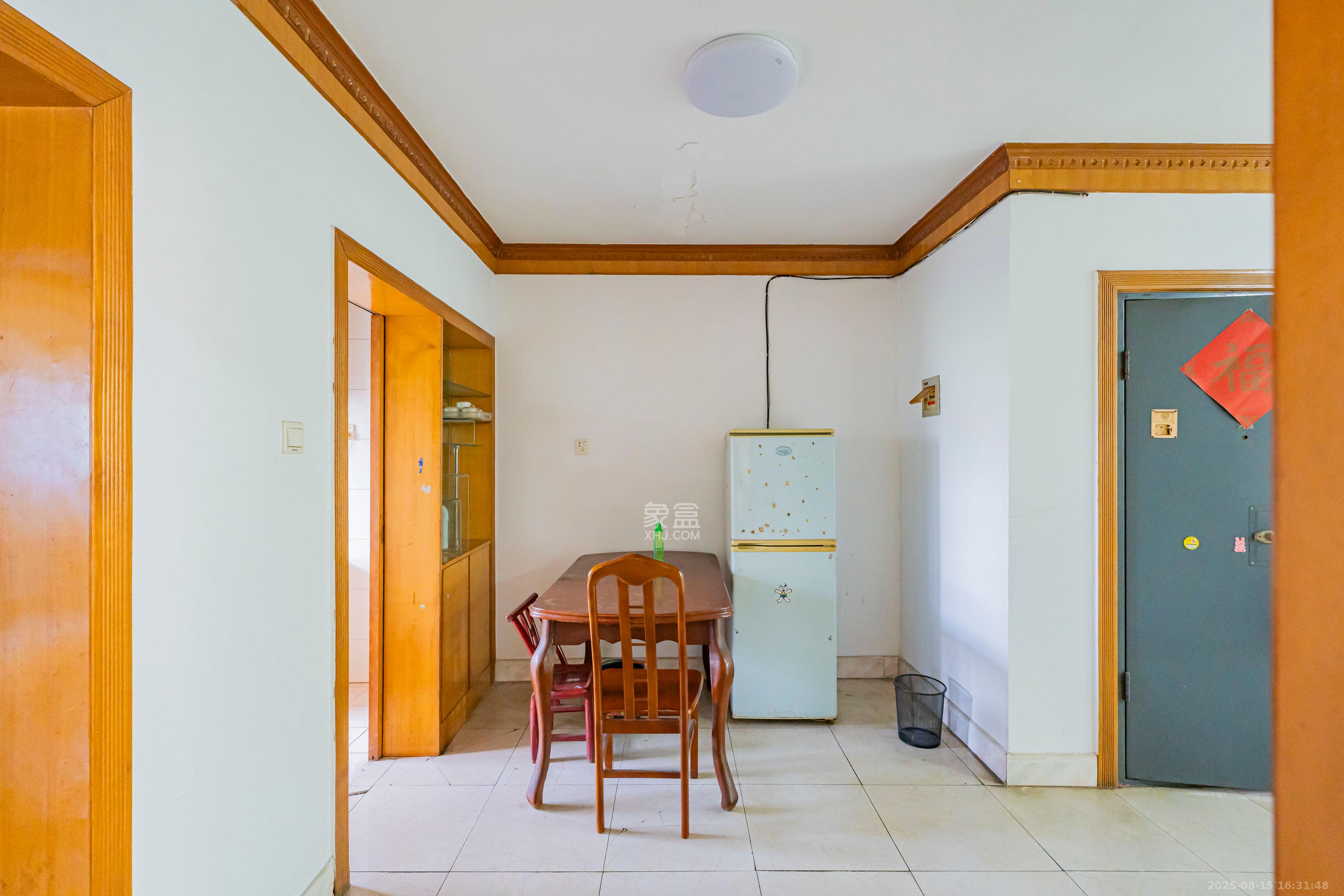 金帆小区  2室2厅1卫    45.5万 金帆小区  2室2厅1卫    45.5万客厅