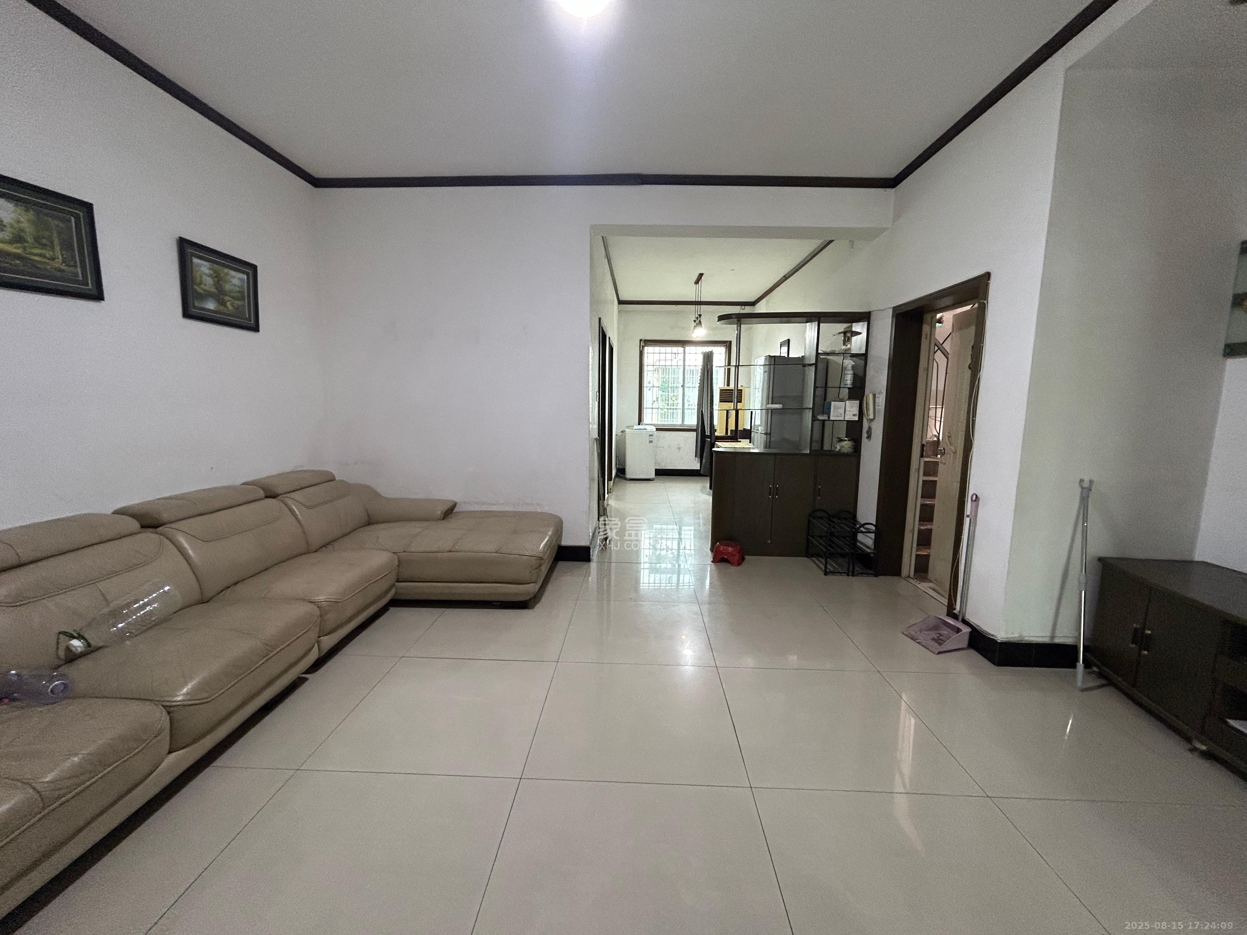 中南汽车世界 2室2厅1卫 1200.0元/月 中南汽车世界 2室2厅1卫 1200.0元/月室内图