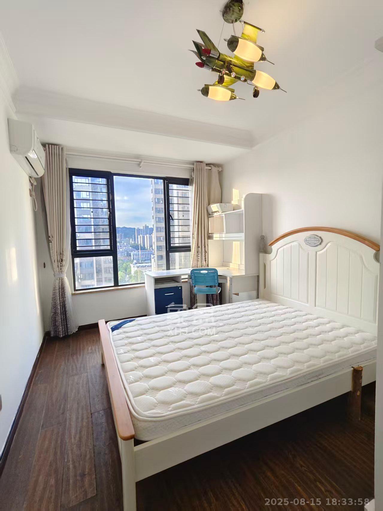 长房时代城 4室2厅2卫 4800.0元/月 长房时代城 4室2厅2卫 4800.0元/月室内图