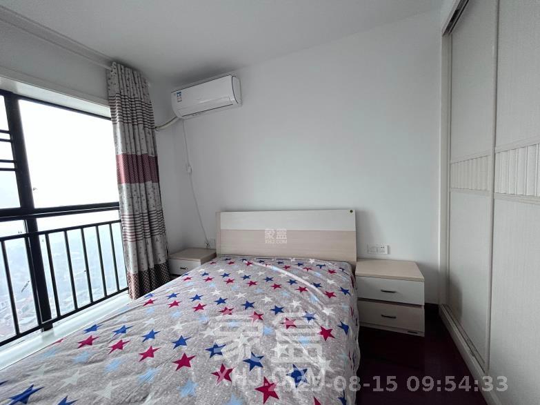 三一街区  3室2厅2卫    1800.0元/月室内图