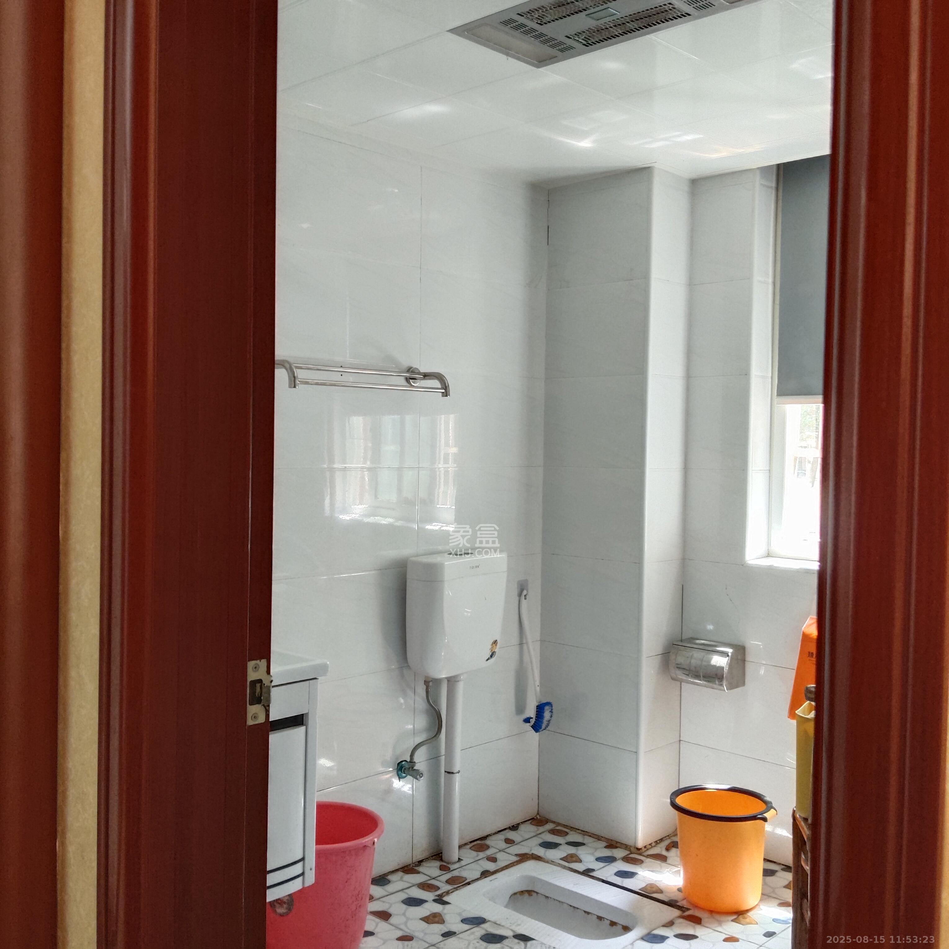 和润园一、二期  3室2厅2卫    2400.0元/月室内图