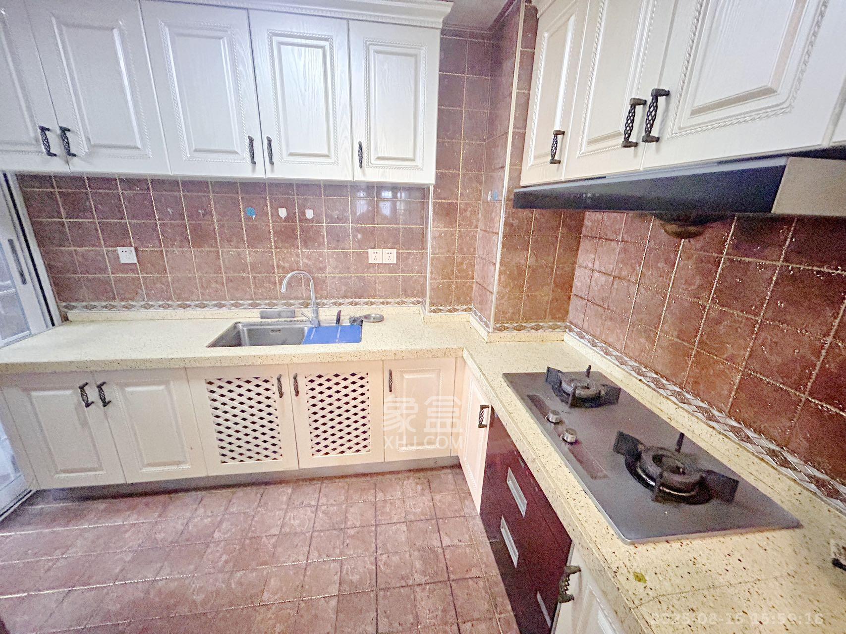 中城丽景香山园 3室2厅1卫 3200.0元/月 中城丽景香山园 3室2厅1卫 3200.0元/月室内图