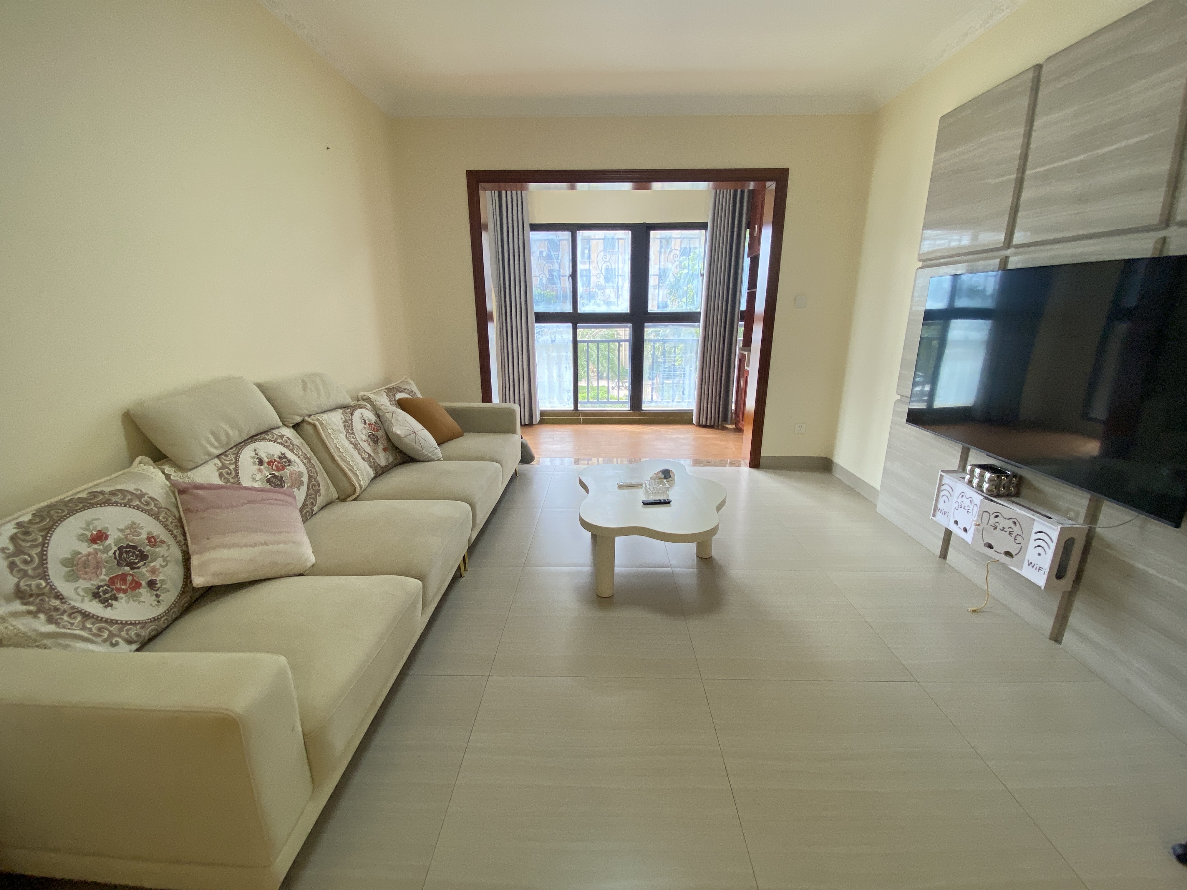 江畔人家 2室1厅1卫 2500.0元/月 江畔人家 2室1厅1卫 2500.0元/月室内图