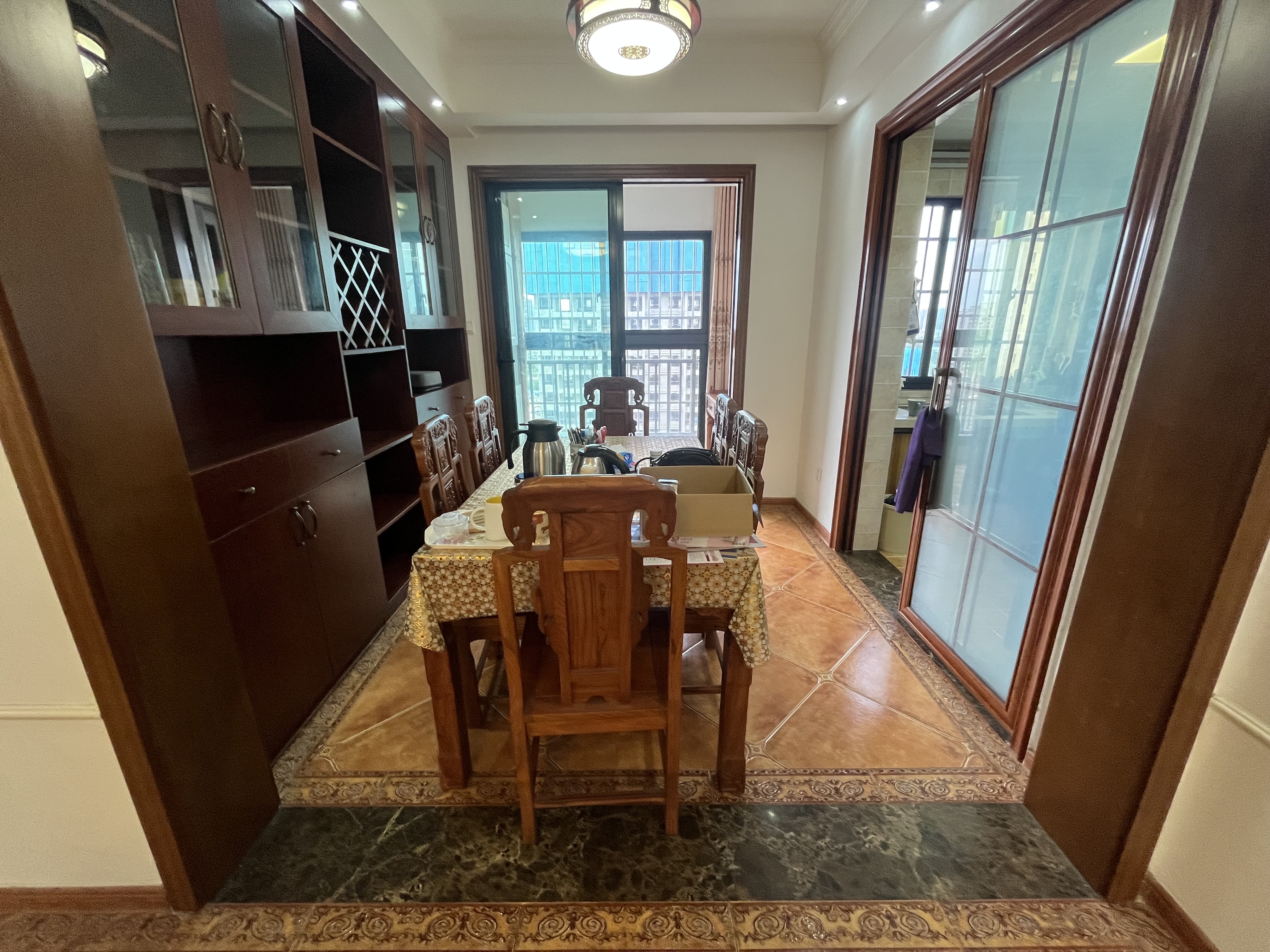 江畔人家 3室2厅2卫 3500.0元/月 江畔人家 3室2厅2卫 3500.0元/月室内图