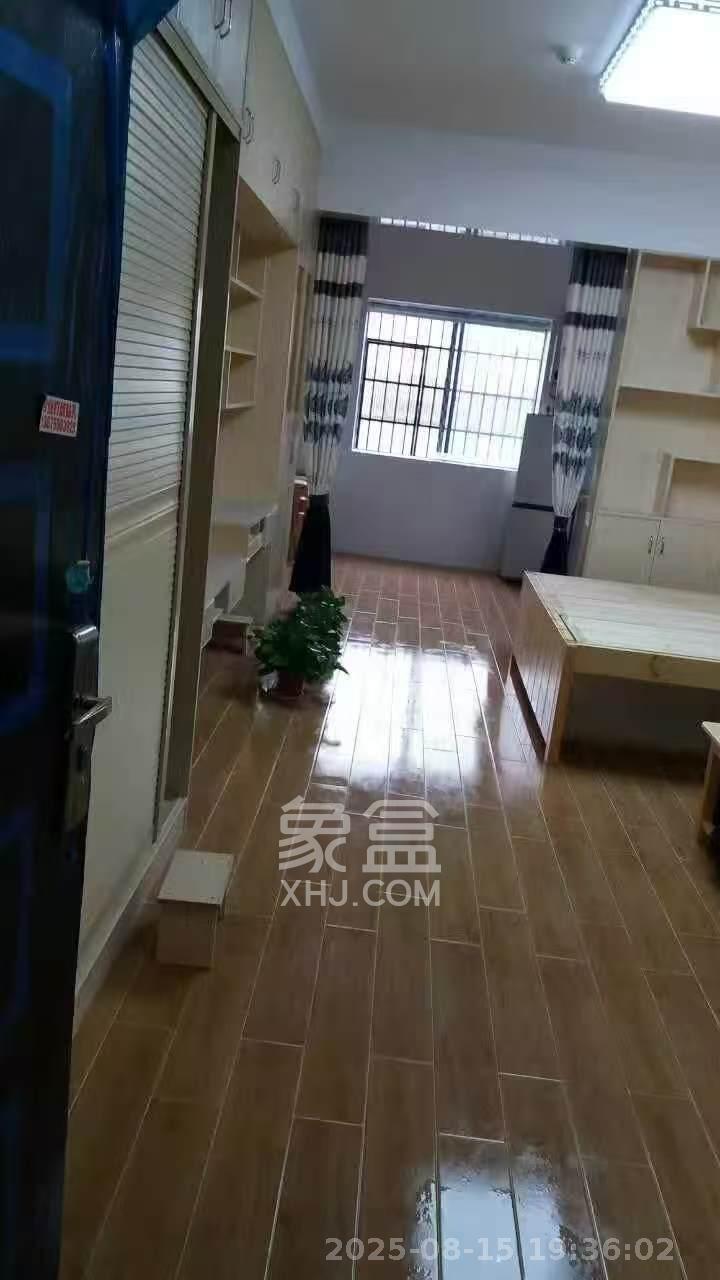 和隆花半里  1室1厅1卫    1800.0元/月 和隆花半里  1室1厅1卫    1800.0元/月室内图