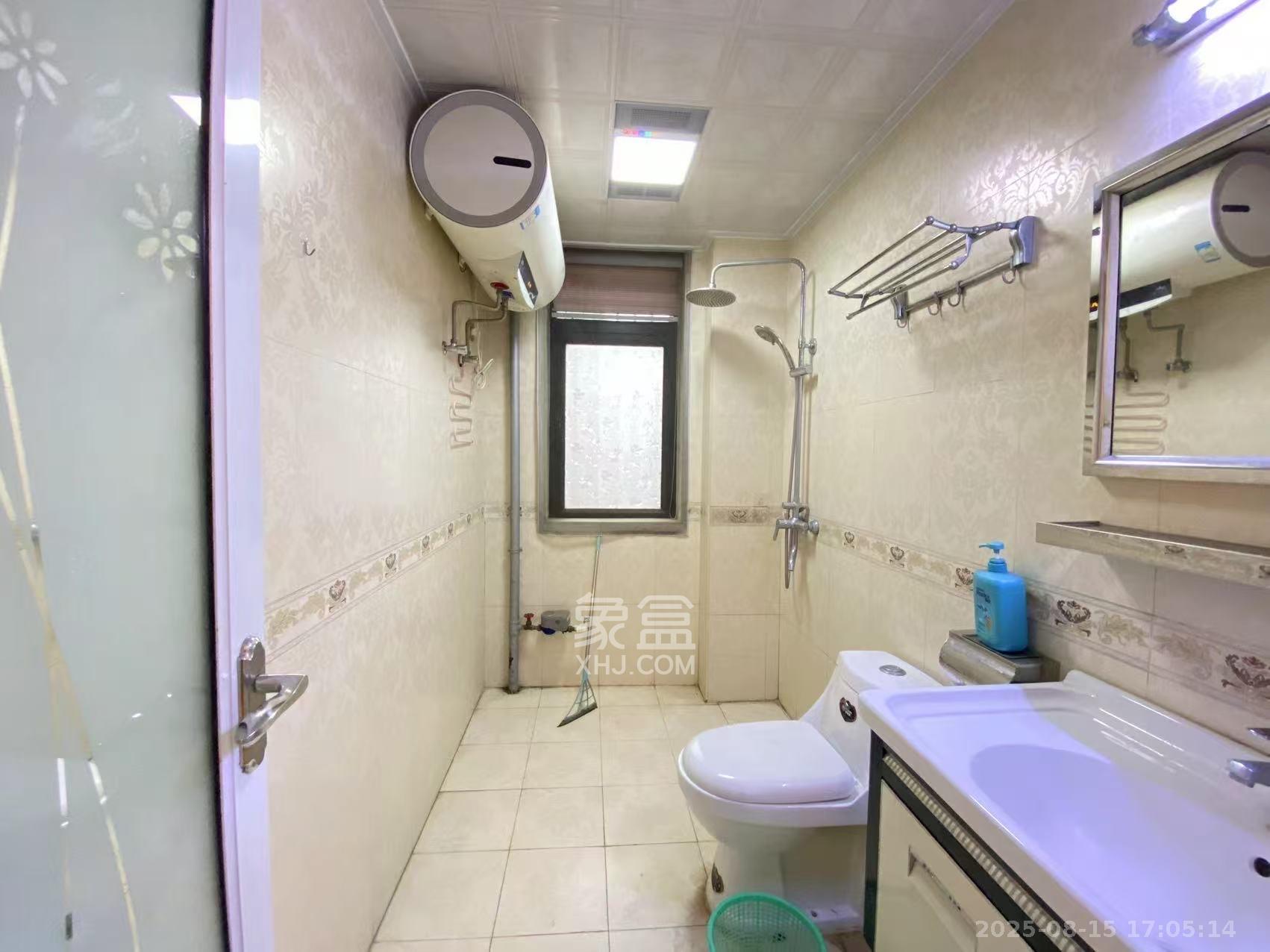 麓谷明珠  4室2厅1卫    3200.0元/月 麓谷明珠  4室2厅1卫    3200.0元/月室内图