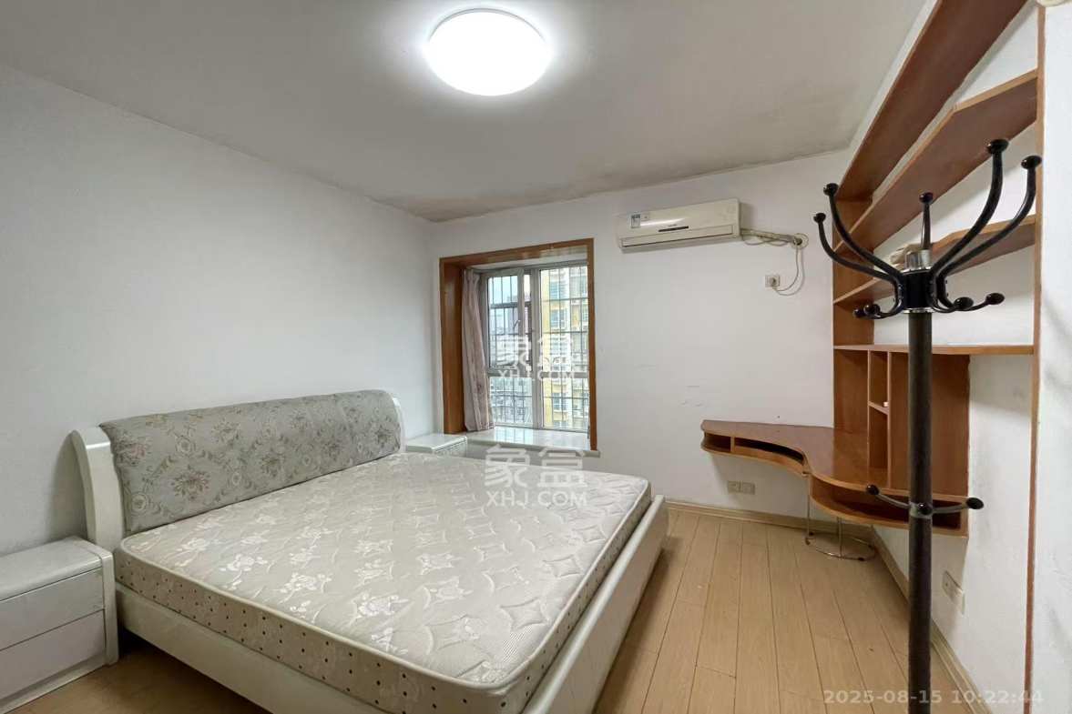 嘉逸名庭  2室2厅1卫    2300.0元/月 嘉逸名庭  2室2厅1卫    2300.0元/月室内图