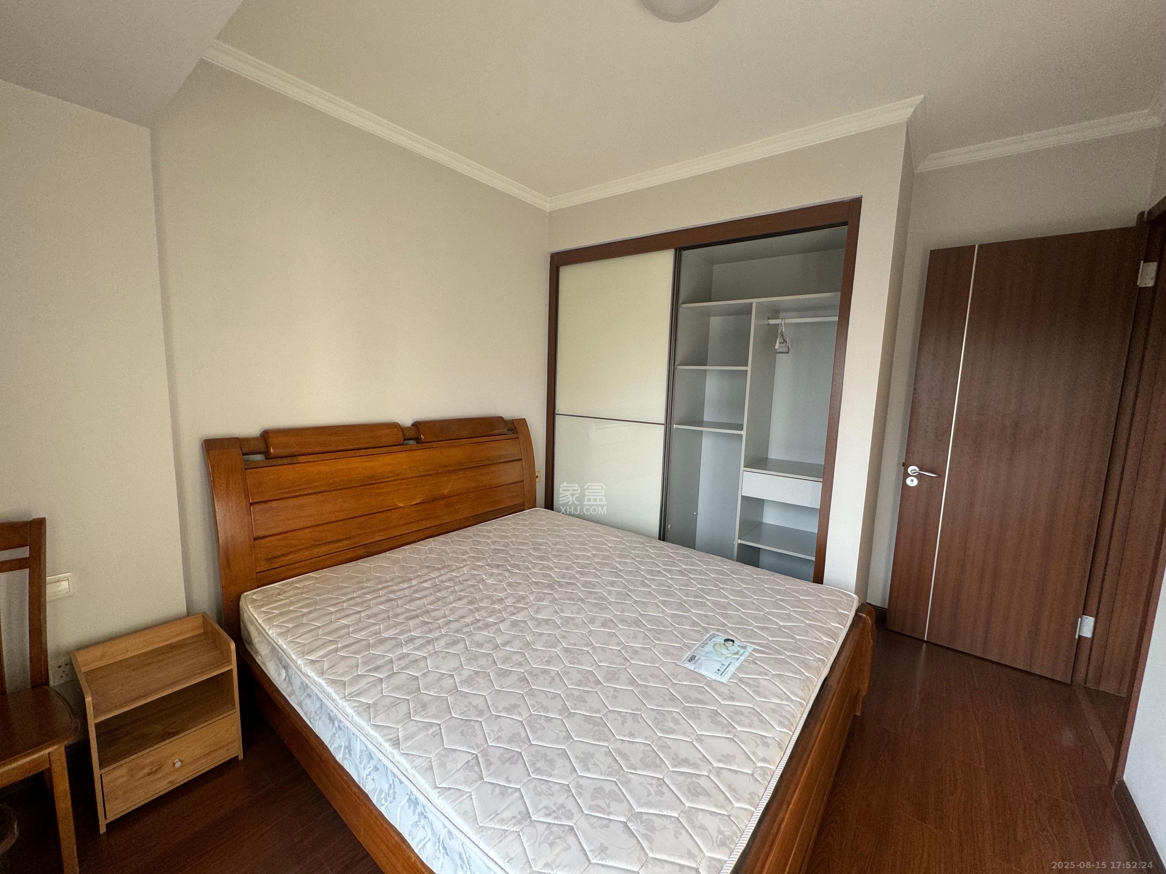 万科金域华府三四期  3室2厅1卫    2200.0元/月 万科金域华府三四期  3室2厅1卫    2200.0元/月室内图