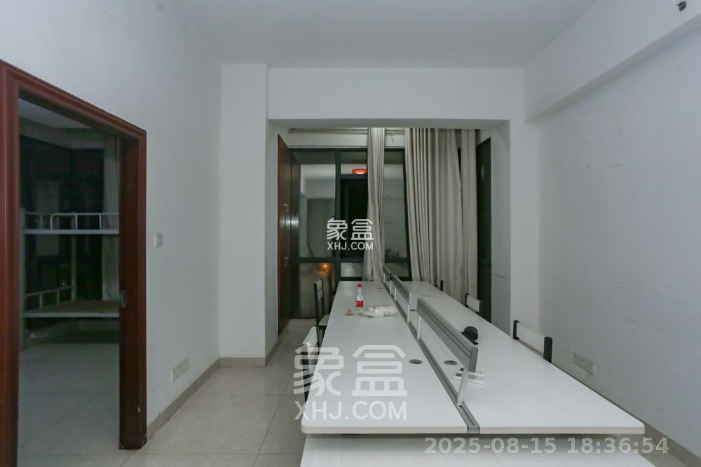 长房时代城  1室1厅1卫    1600.0元/月室内图