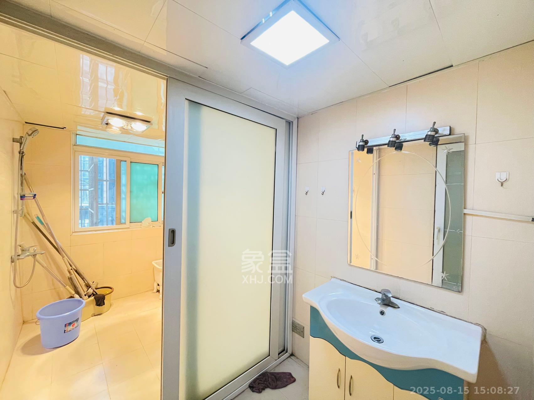 格林星城 3室2厅2卫 2500.0元/月 格林星城 3室2厅2卫 2500.0元/月室内图