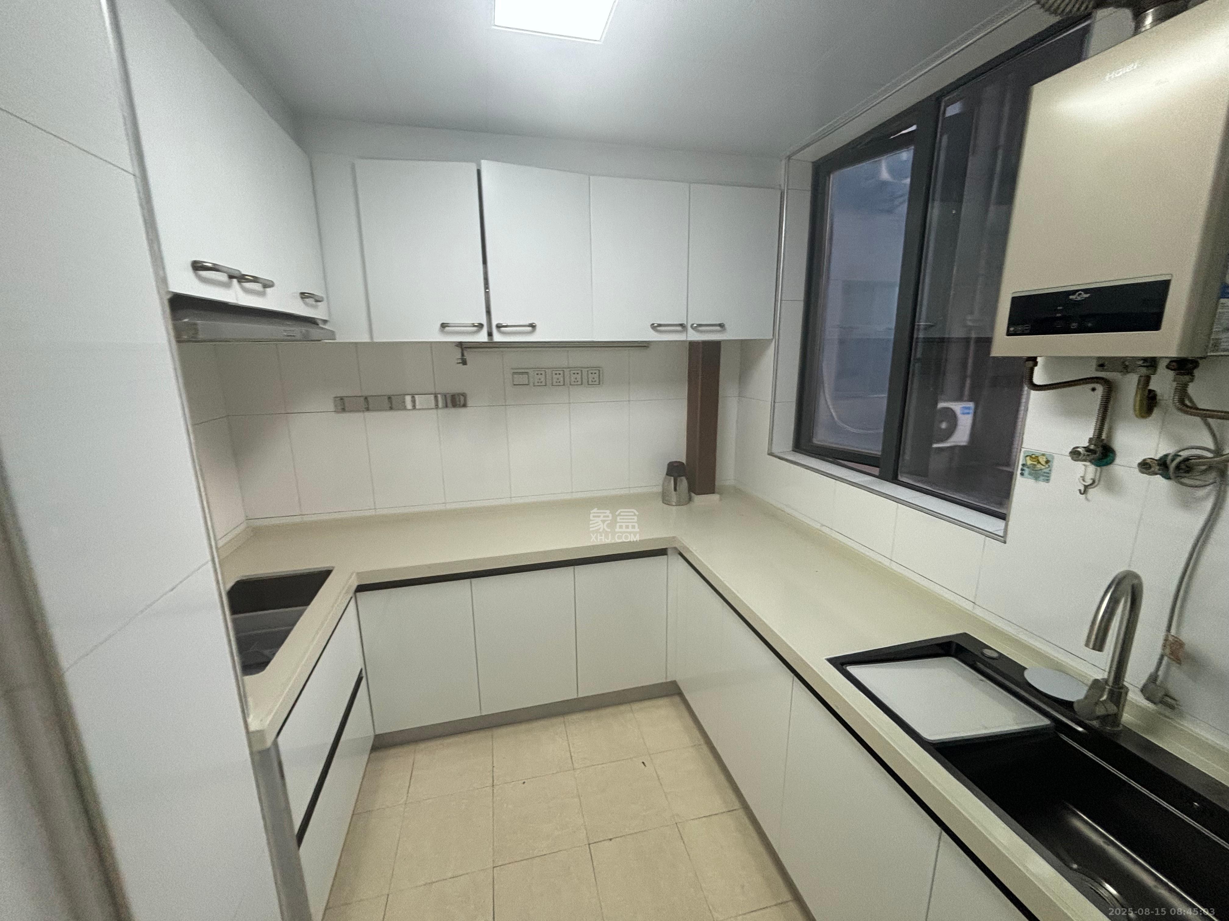 五一大道202(中环壹世界)  3室2厅1卫    3500.0元/月 五一大道202(中环壹世界)  3室2厅1卫    3500.0元/月室内图