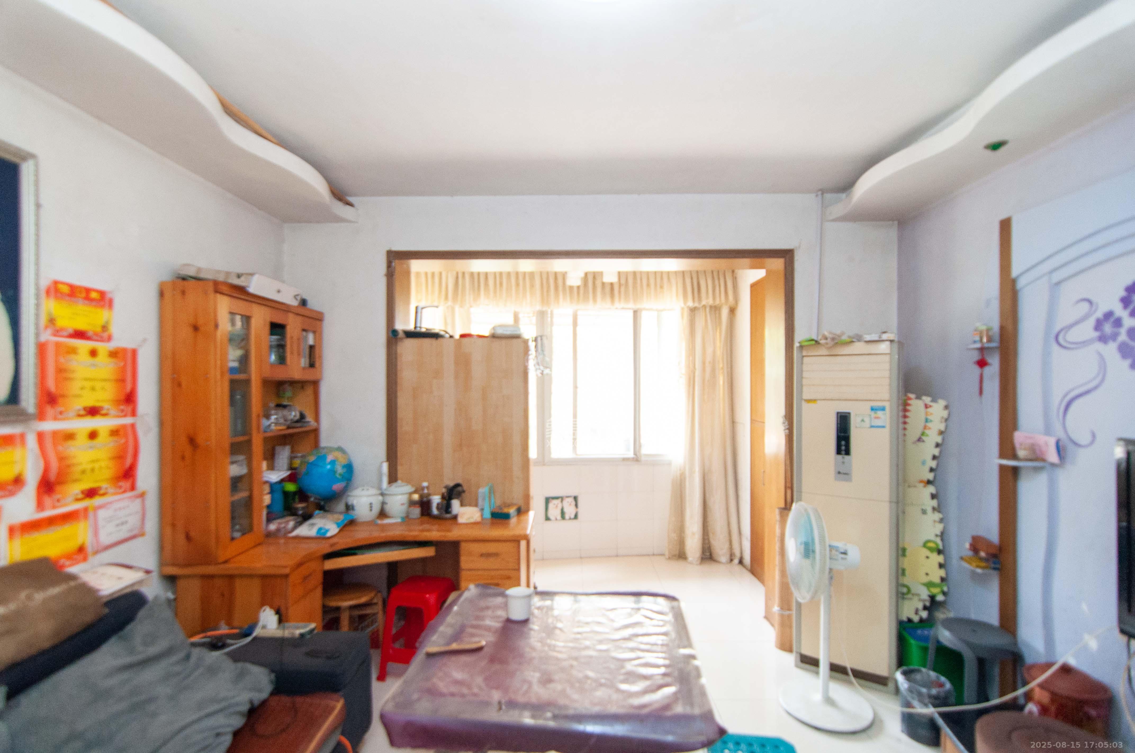 玛依拉山庄 2室2厅1卫 76.0万 玛依拉山庄 2室2厅1卫 76.0万客厅