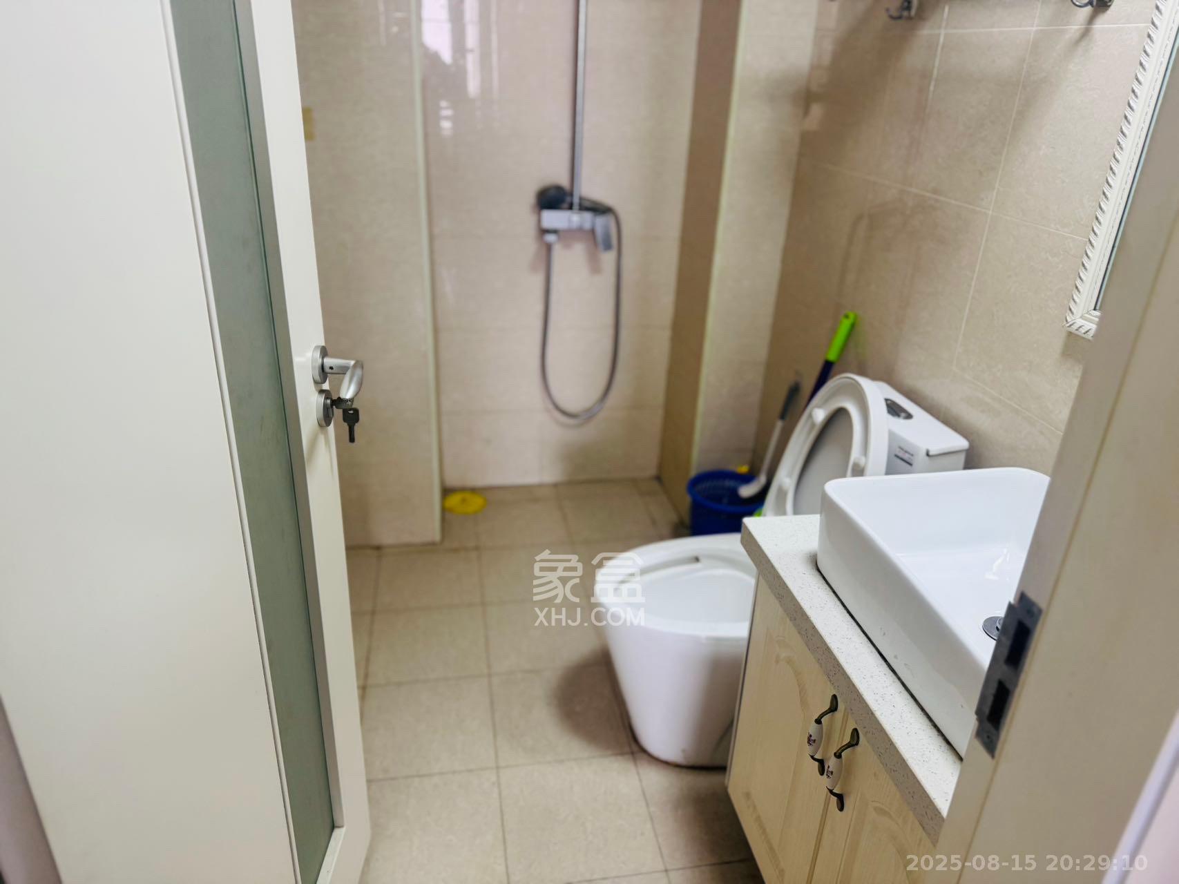 地质家园一、二期(地泰人民公馆) 1室1厅1卫 2300.0元/月 地质家园一、二期(地泰人民公馆) 1室1厅1卫 2300.0元/月室内图