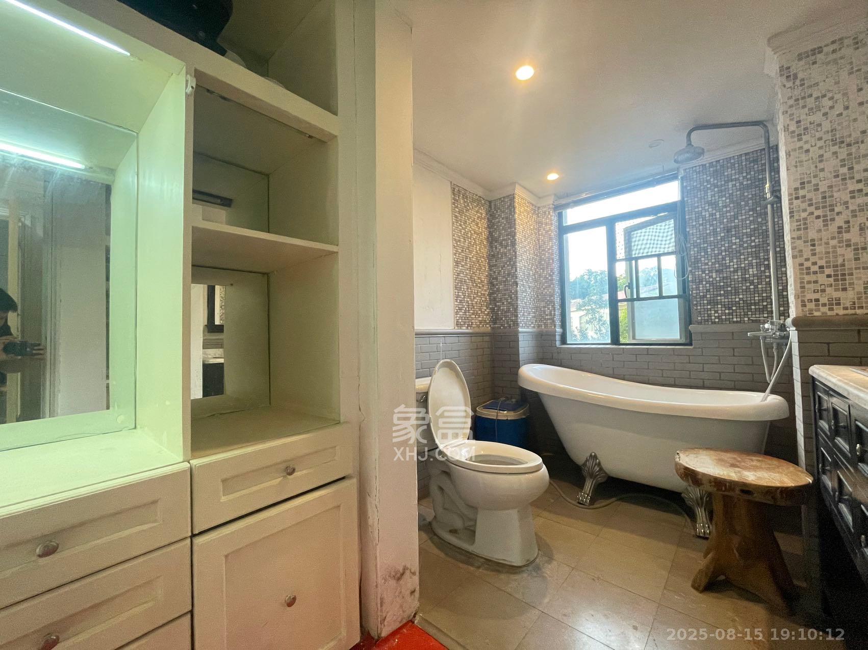 维一星城原山苑  4室2厅1卫    2300.0元/月 维一星城原山苑  4室2厅1卫    2300.0元/月室内图