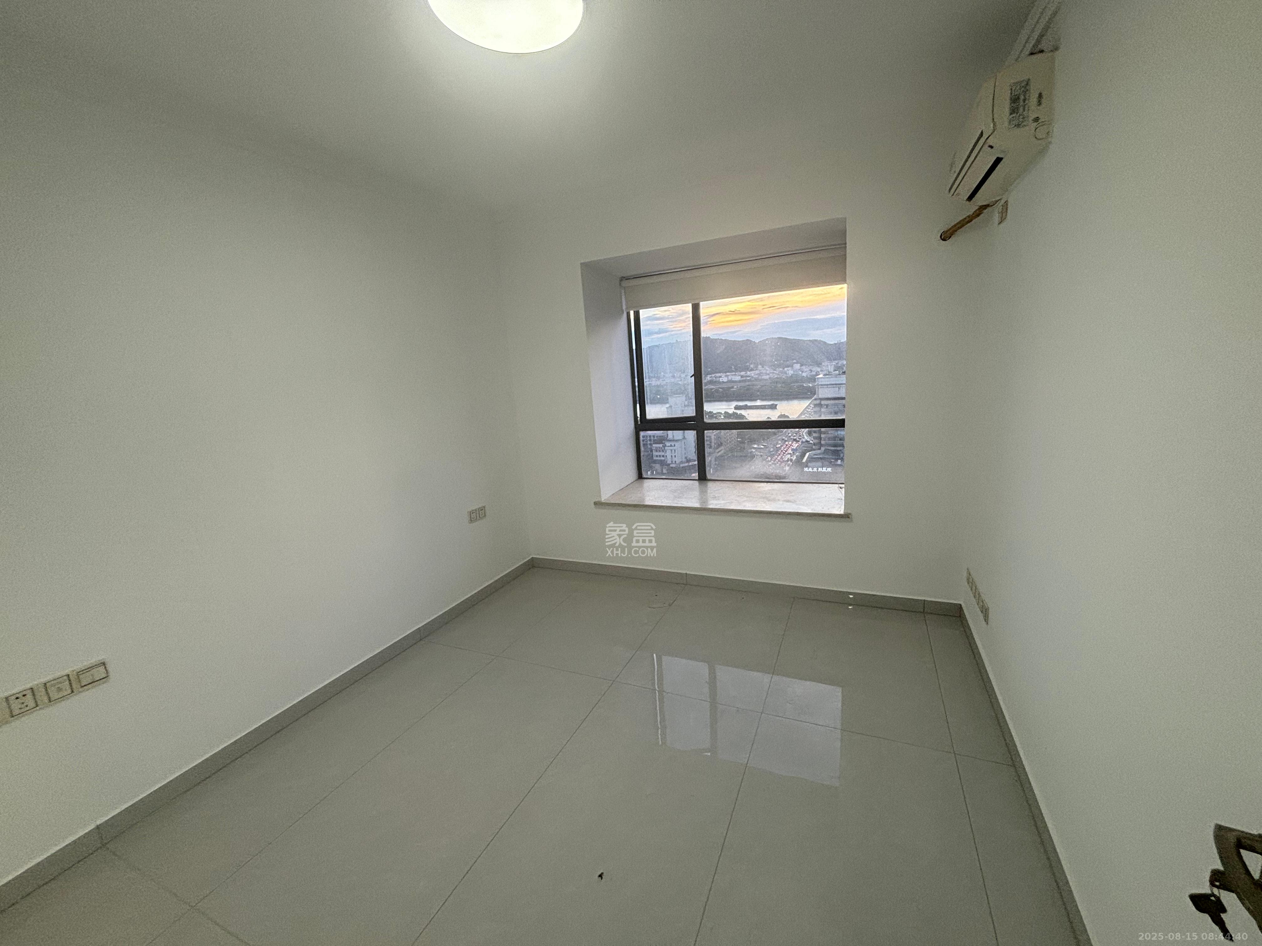 五一大道202(中环壹世界)  3室2厅1卫    3500.0元/月 五一大道202(中环壹世界)  3室2厅1卫    3500.0元/月室内图