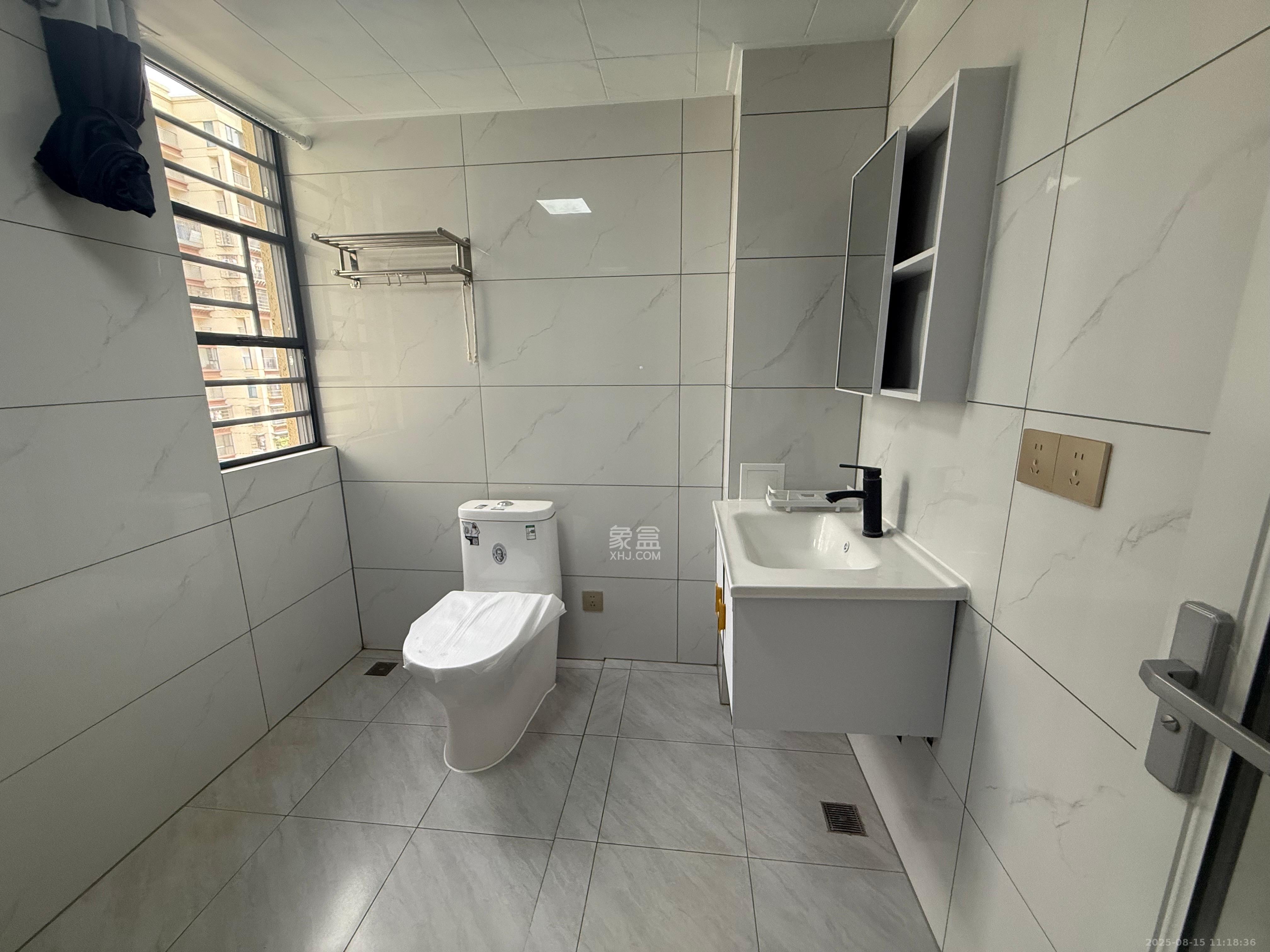 真人桥家园二期  3室2厅2卫    2200.0元/月室内图