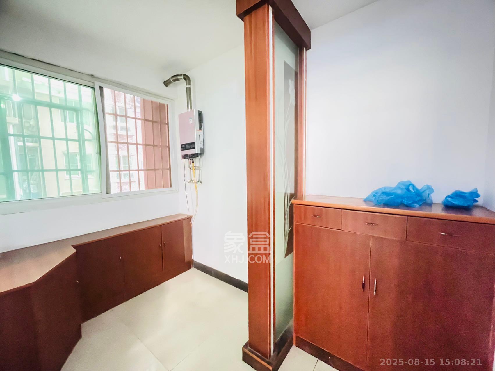 格林星城 3室2厅2卫 2500.0元/月 格林星城 3室2厅2卫 2500.0元/月室内图