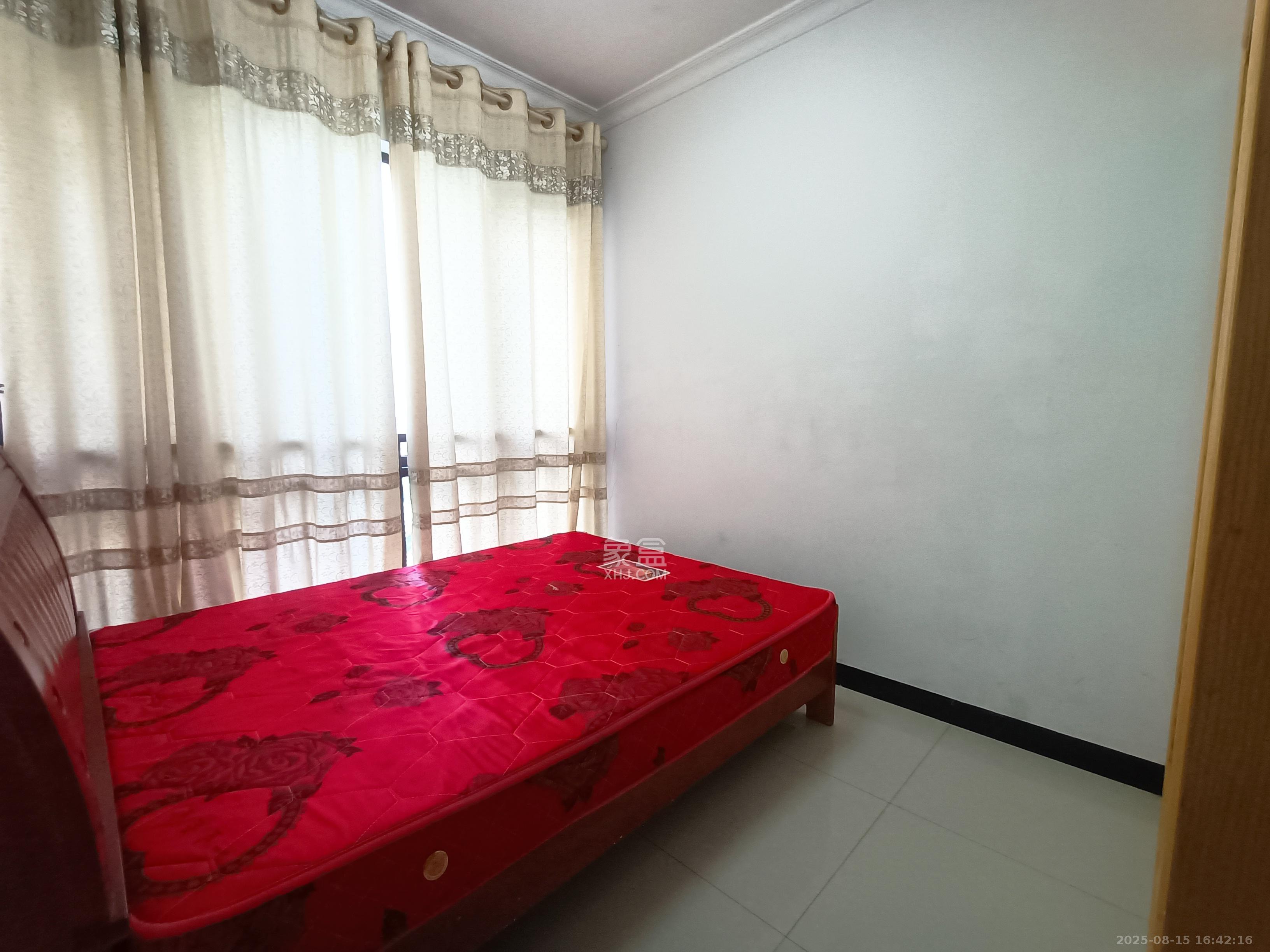 旭辉华庭 3室2厅1卫 1700.0元/月 旭辉华庭 3室2厅1卫 1700.0元/月室内图