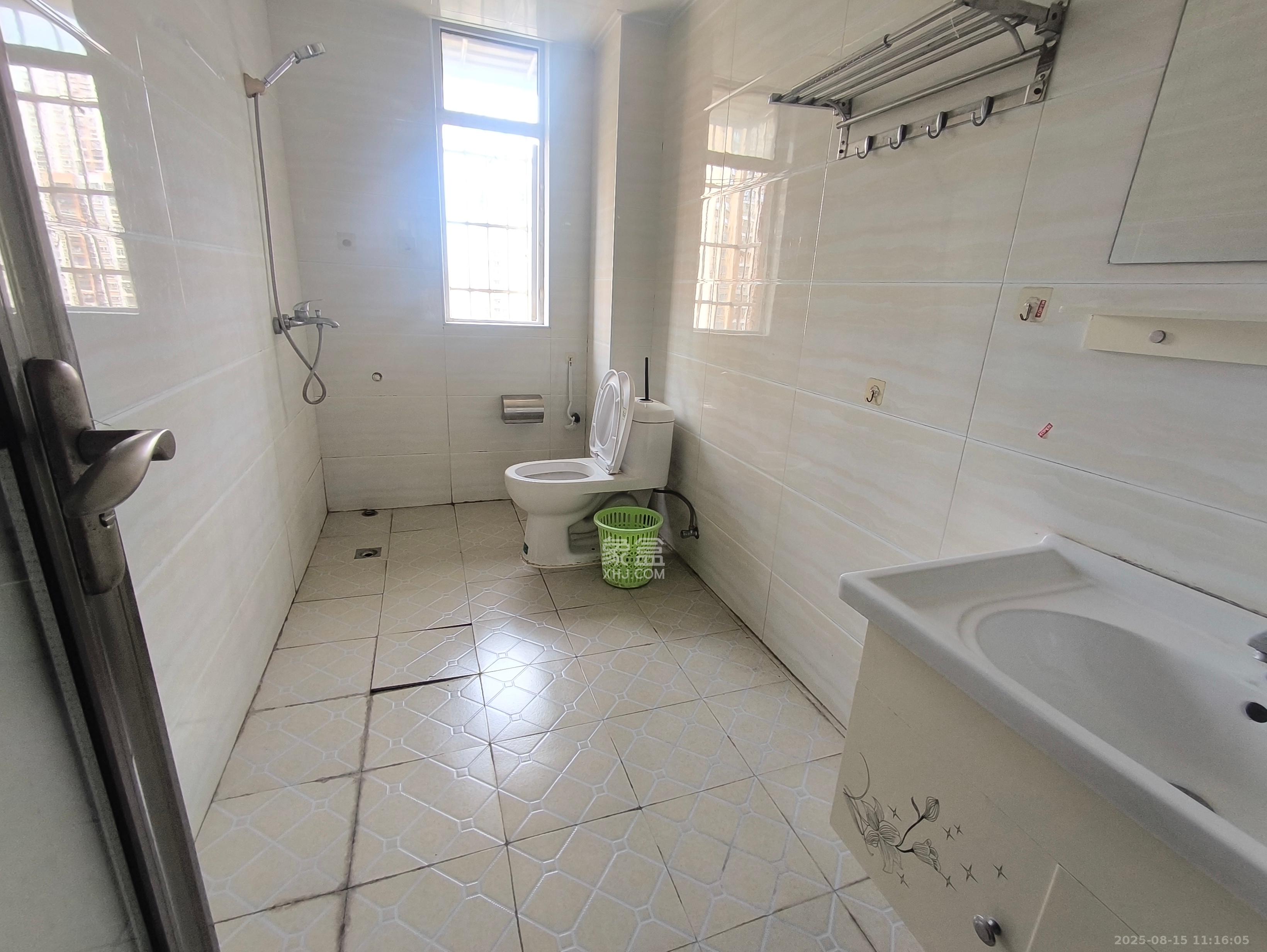 家兴苑  3室2厅2卫    2300.0元/月室内图