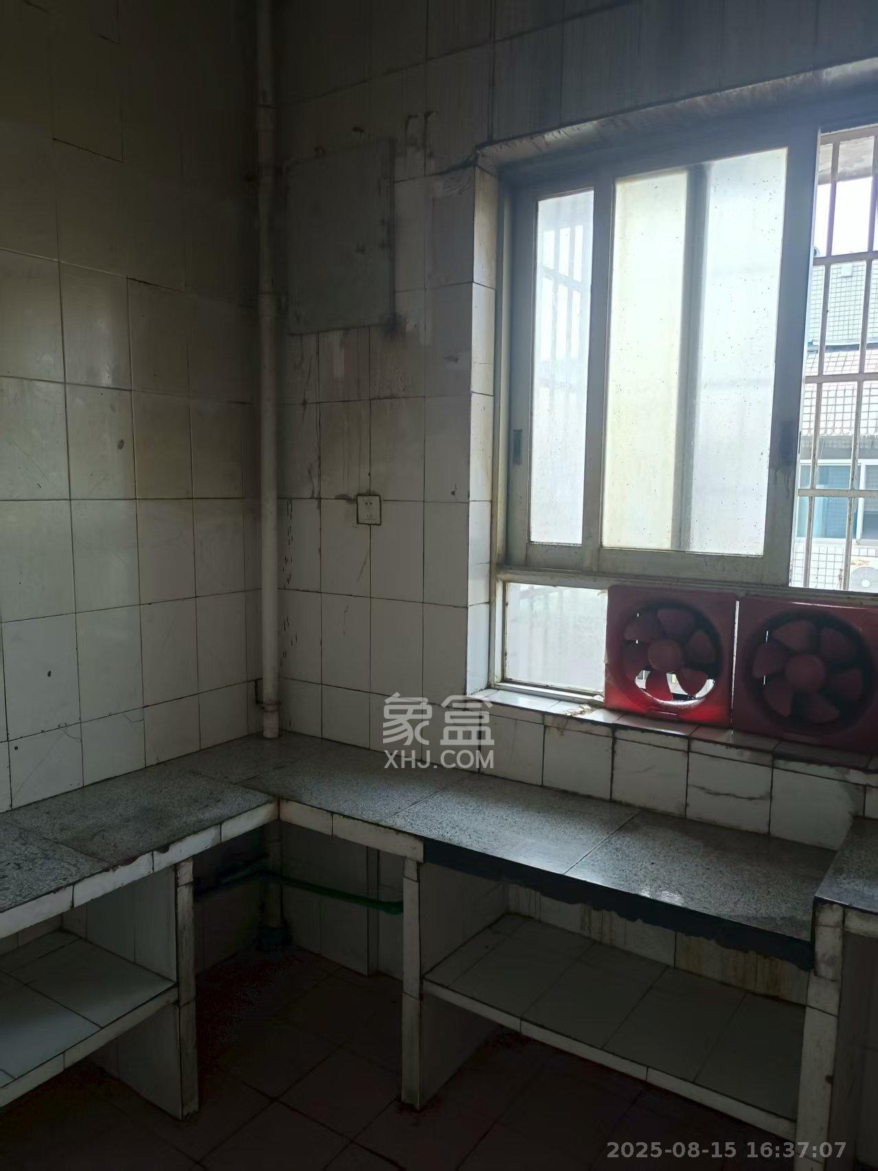 高桥日化城 3室2厅1卫 1800.0元/月 高桥日化城 3室2厅1卫 1800.0元/月室内图