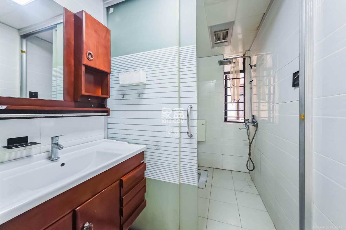 海拔东方 3室2厅1卫 71.0万 海拔东方 3室2厅1卫 71.0万卫生间