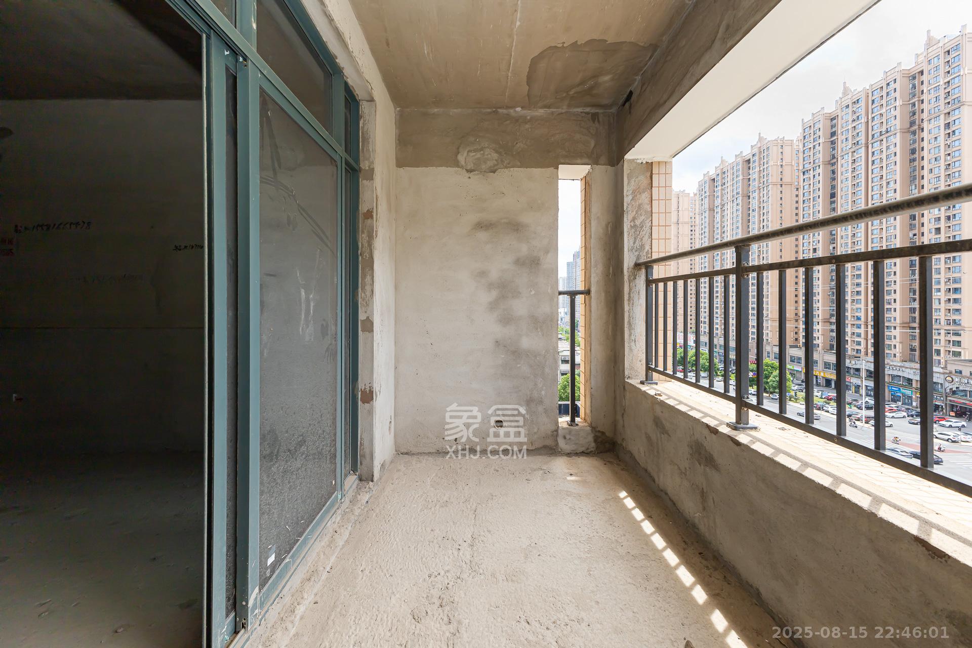 金湘苑(星澜之悦) 3室2厅2卫 70.0万 金湘苑(星澜之悦) 3室2厅2卫 70.0万阳台