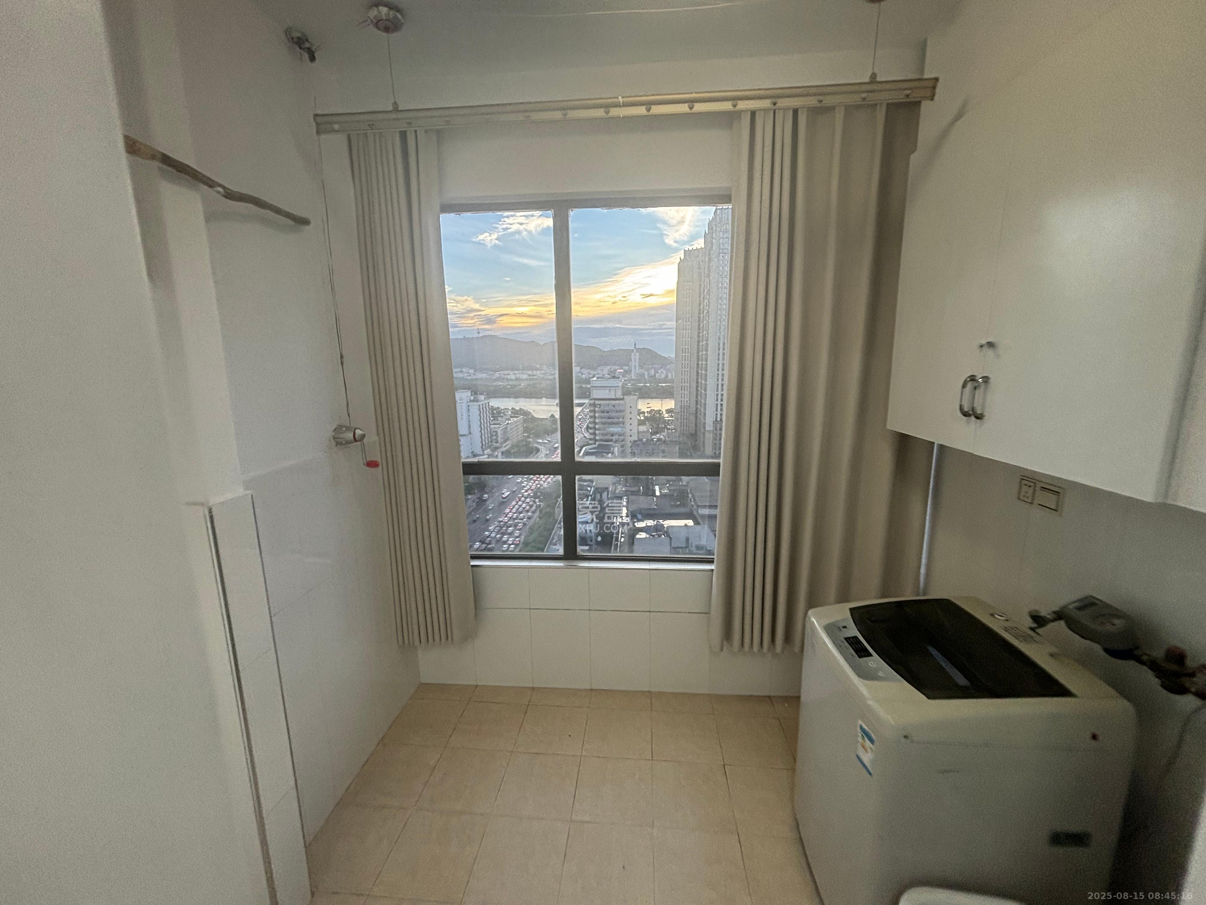 五一大道202(中环壹世界)  3室2厅1卫    3500.0元/月 五一大道202(中环壹世界)  3室2厅1卫    3500.0元/月室内图