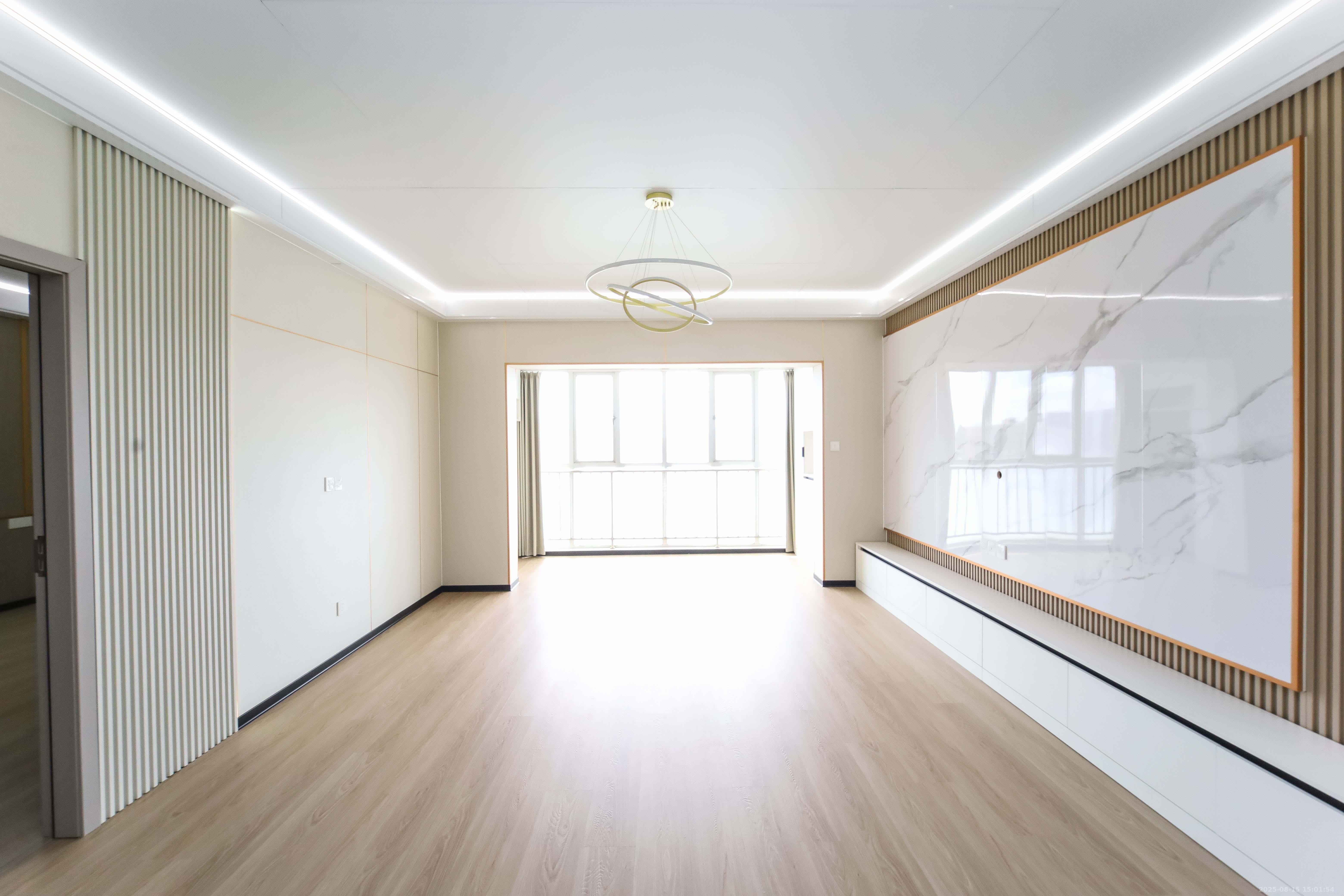 左岸右岸 3室2厅1卫 95.0万 左岸右岸 3室2厅1卫 95.0万客厅