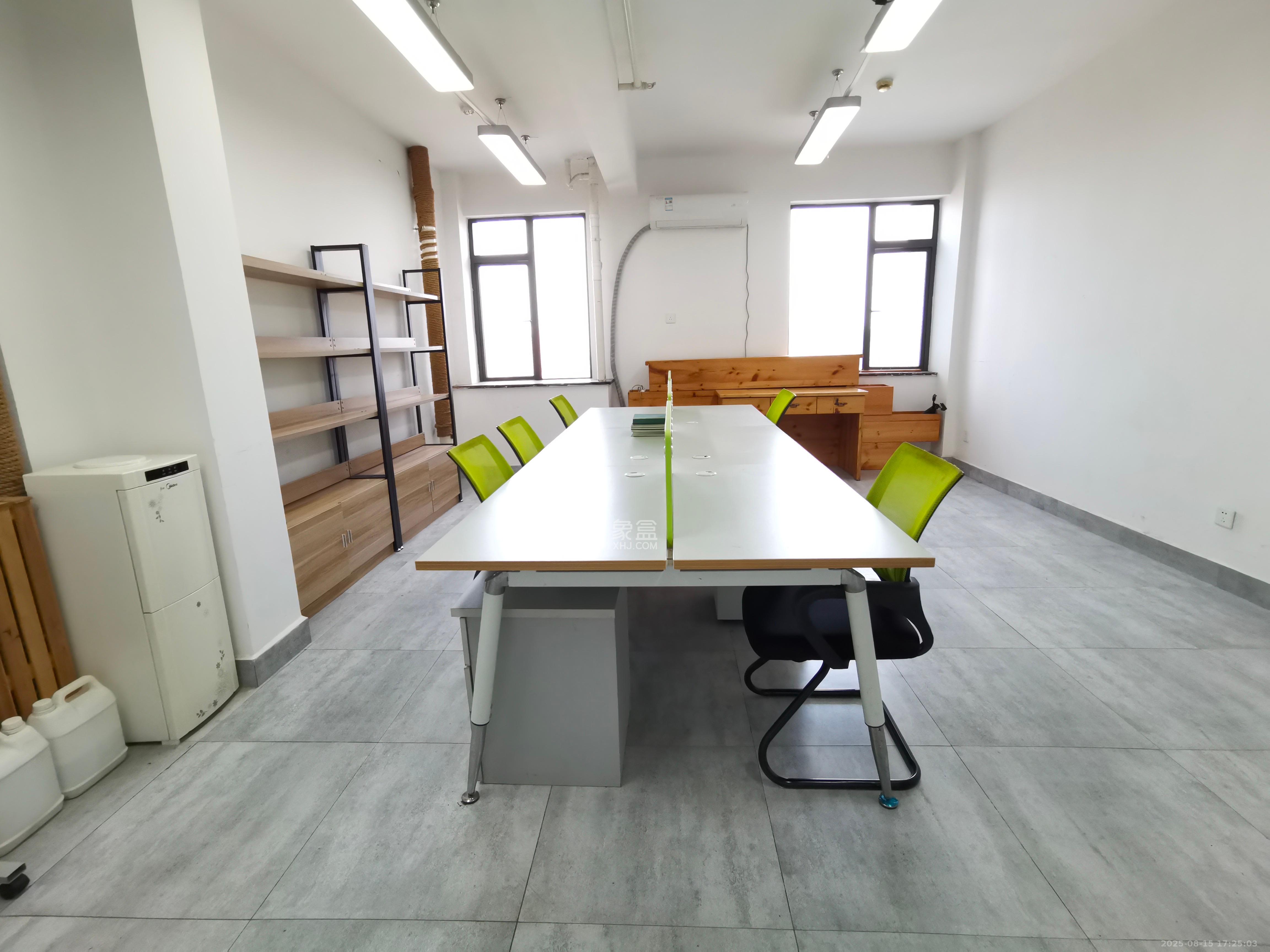 长房中庭国际(东郡华蓉广场)  1室1厅1卫    2600.0元/月 长房中庭国际(东郡华蓉广场)  1室1厅1卫    2600.0元/月