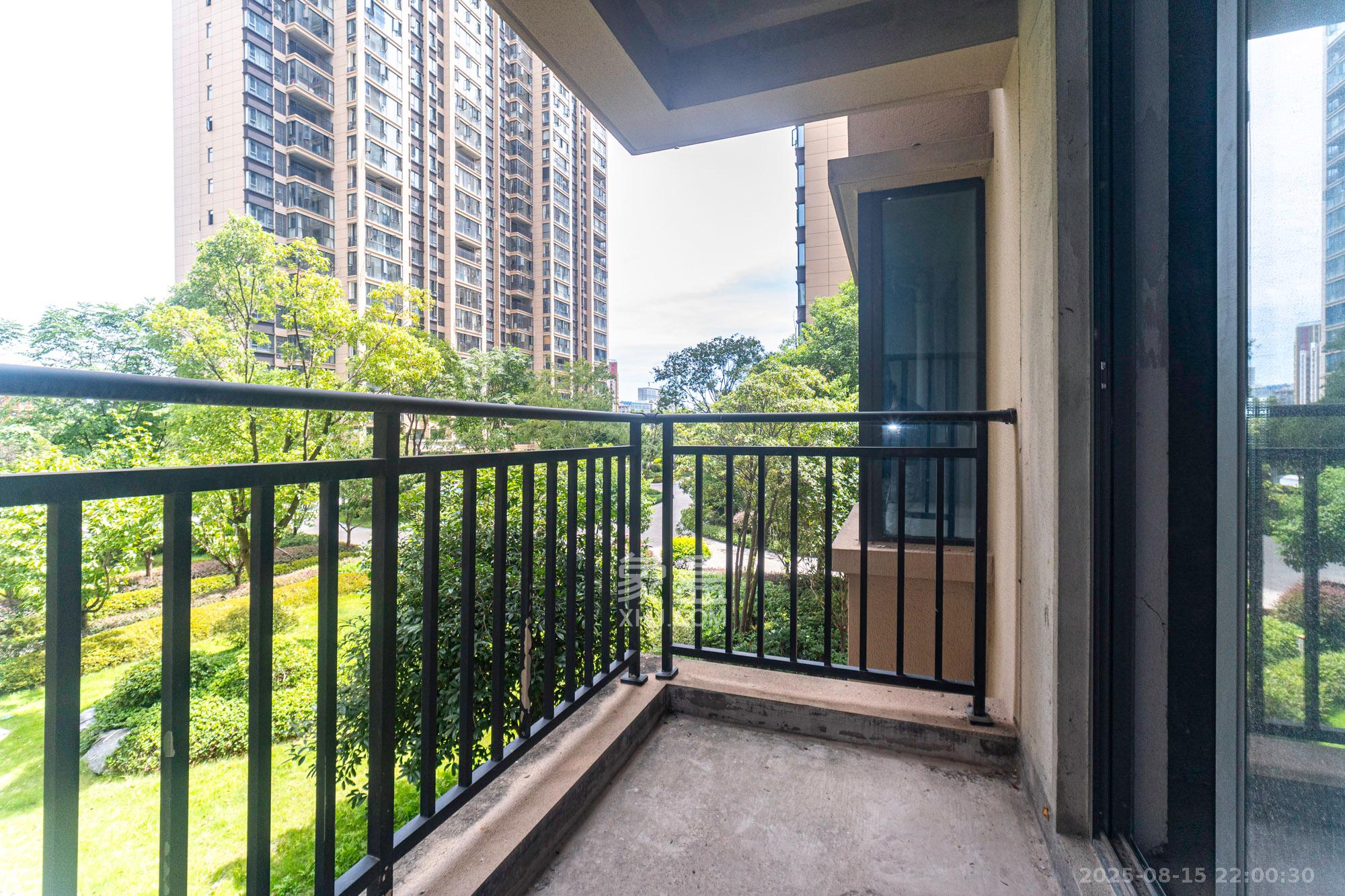 日盛湖湘花苑  4室2厅2卫    90.0万 日盛湖湘花苑  4室2厅2卫    90.0万阳台