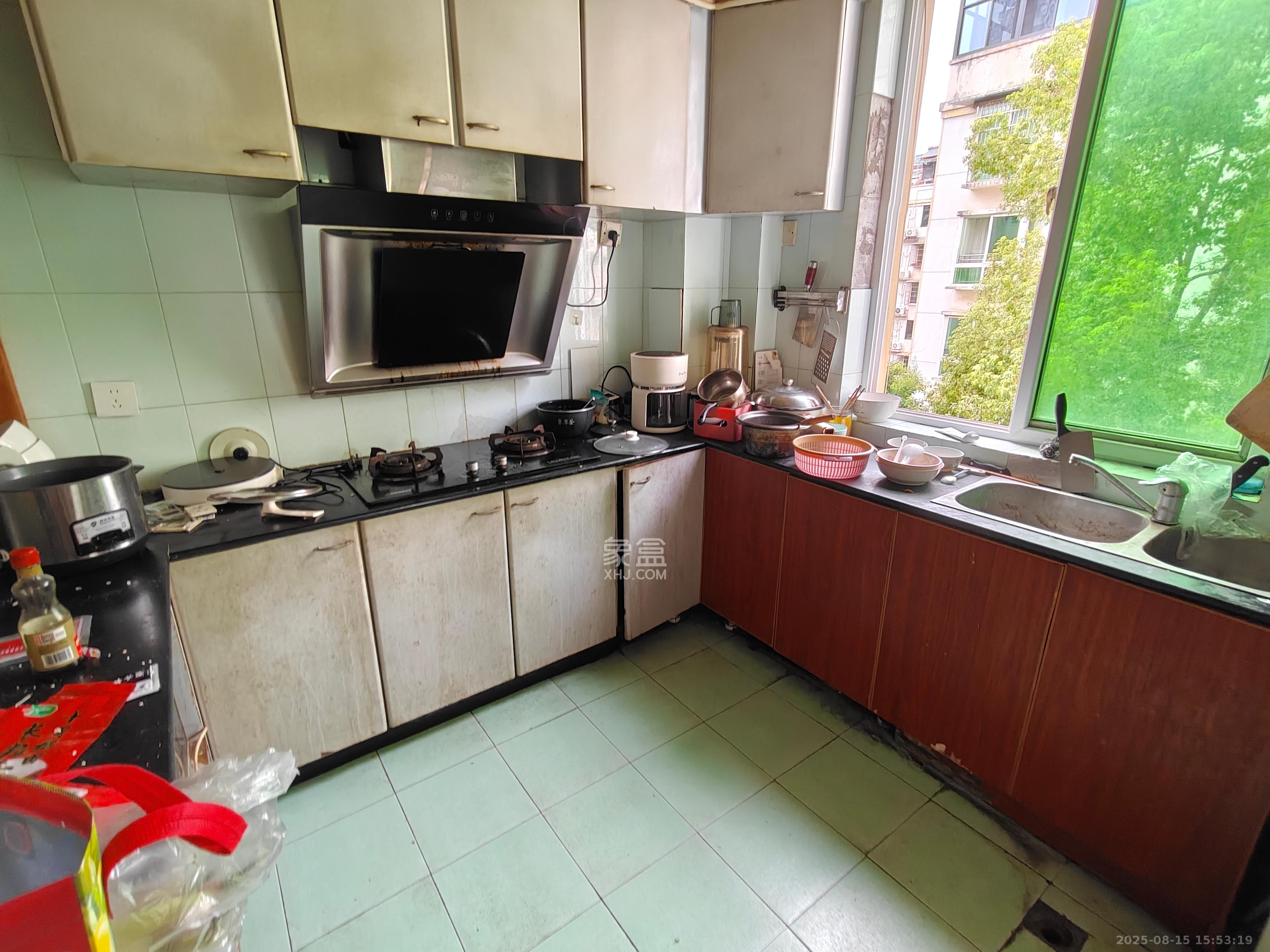 咸嘉新村嘉旺苑 1室2厅1卫 900.0元/月 咸嘉新村嘉旺苑 1室2厅1卫 900.0元/月室内图