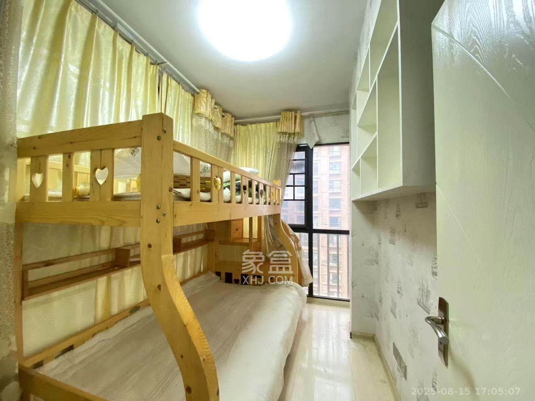 麓谷明珠  4室2厅1卫    3200.0元/月室内图