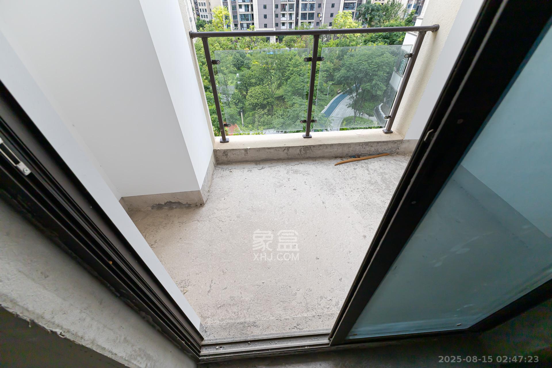 润和湘江天地D区 4室2厅2卫 136.0万 润和湘江天地D区 4室2厅2卫 136.0万阳台