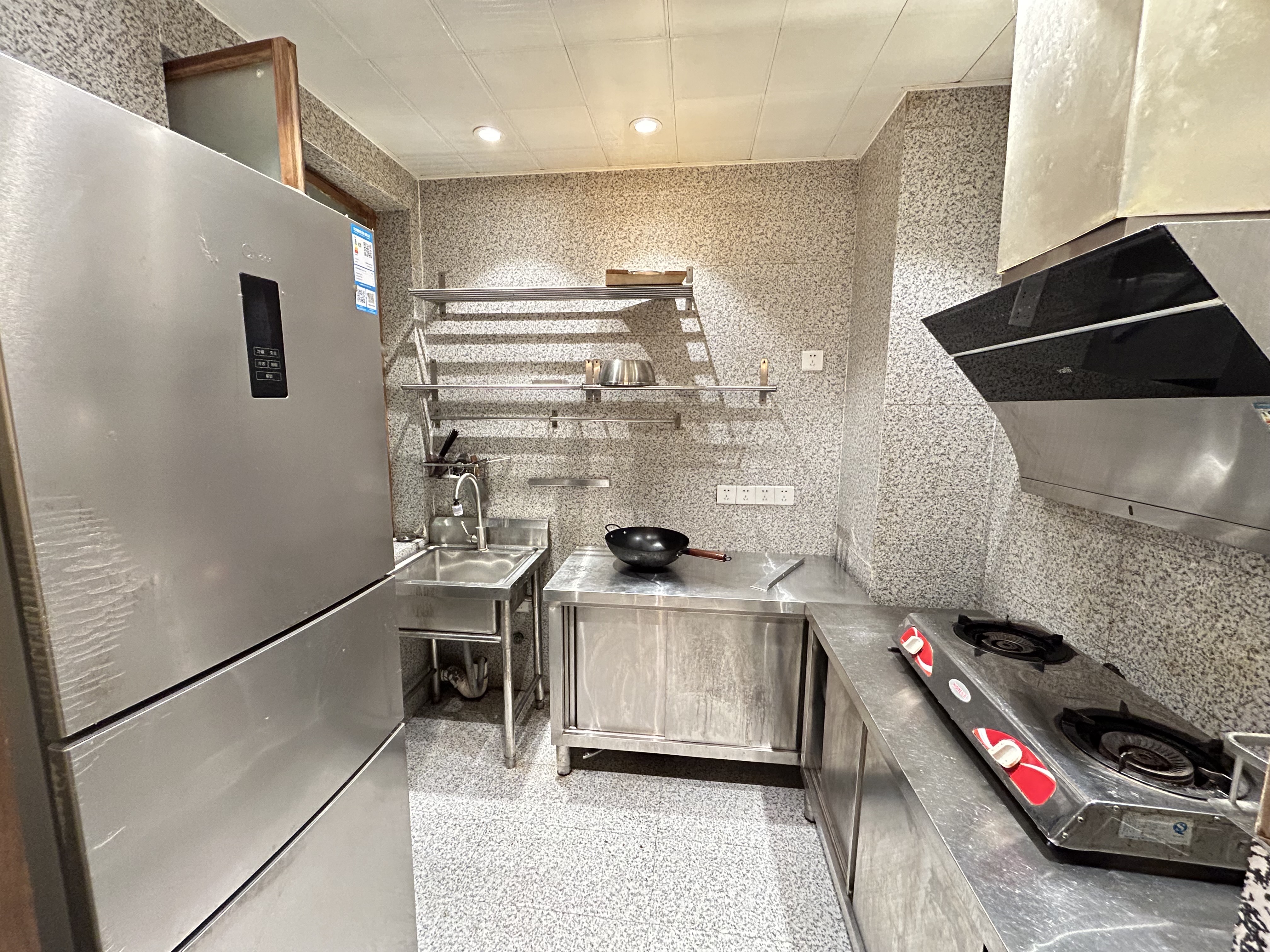 逸臣中央 3室2厅2卫 2000.0元/月 逸臣中央 3室2厅2卫 2000.0元/月室内图