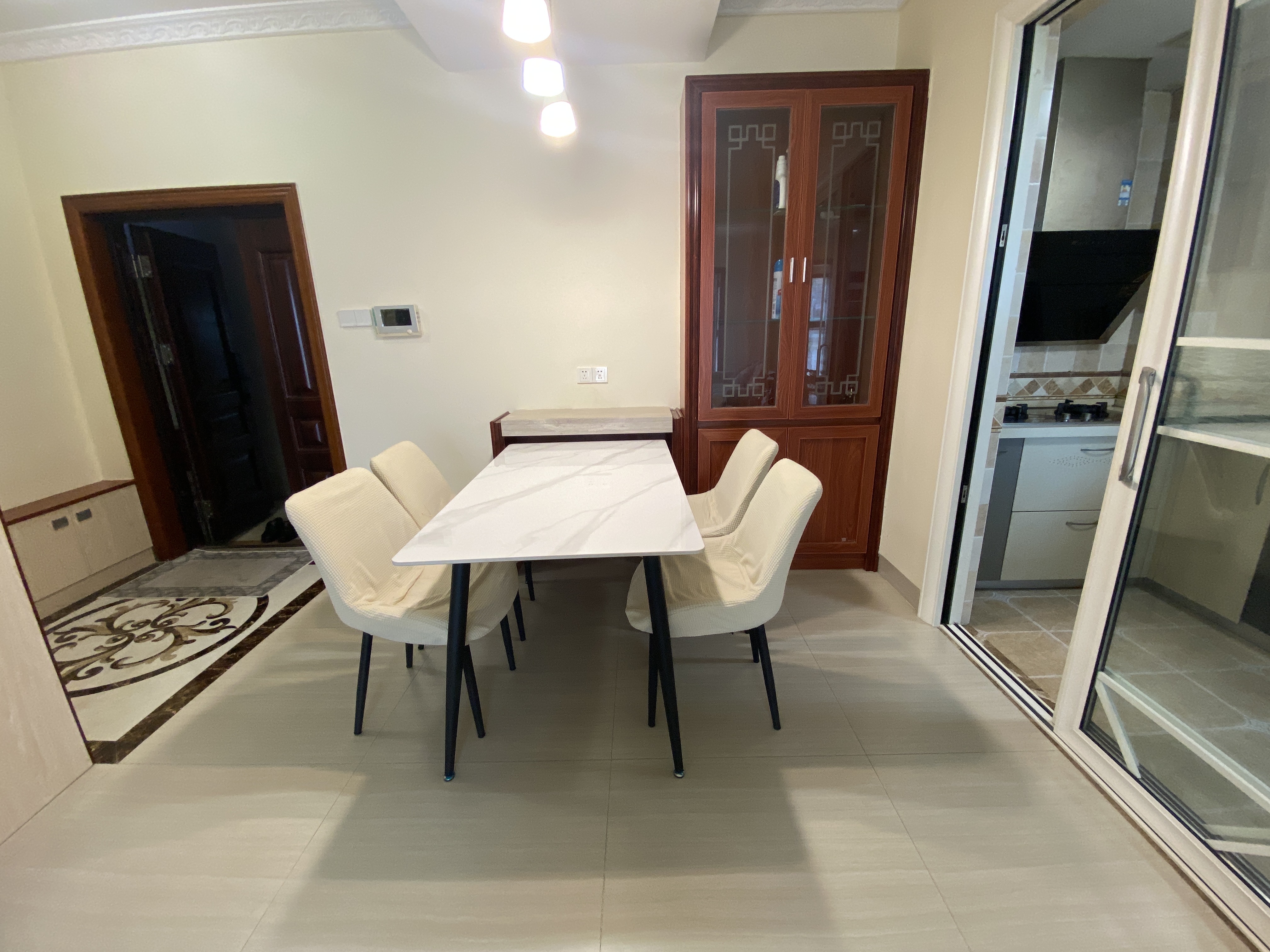 江畔人家 2室1厅1卫 2500.0元/月 江畔人家 2室1厅1卫 2500.0元/月室内图