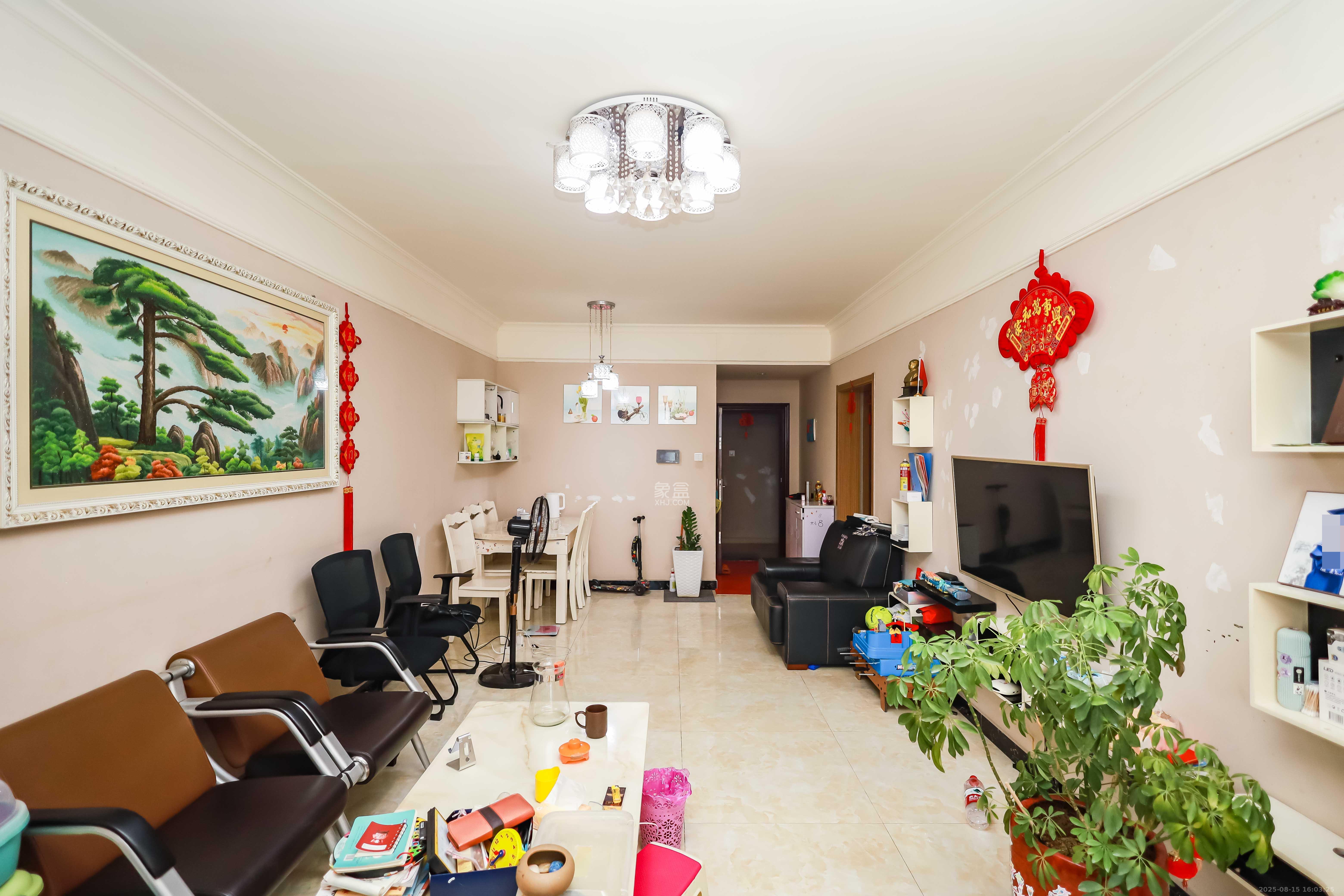 麓谷小镇  3室2厅1卫    53.8万客厅