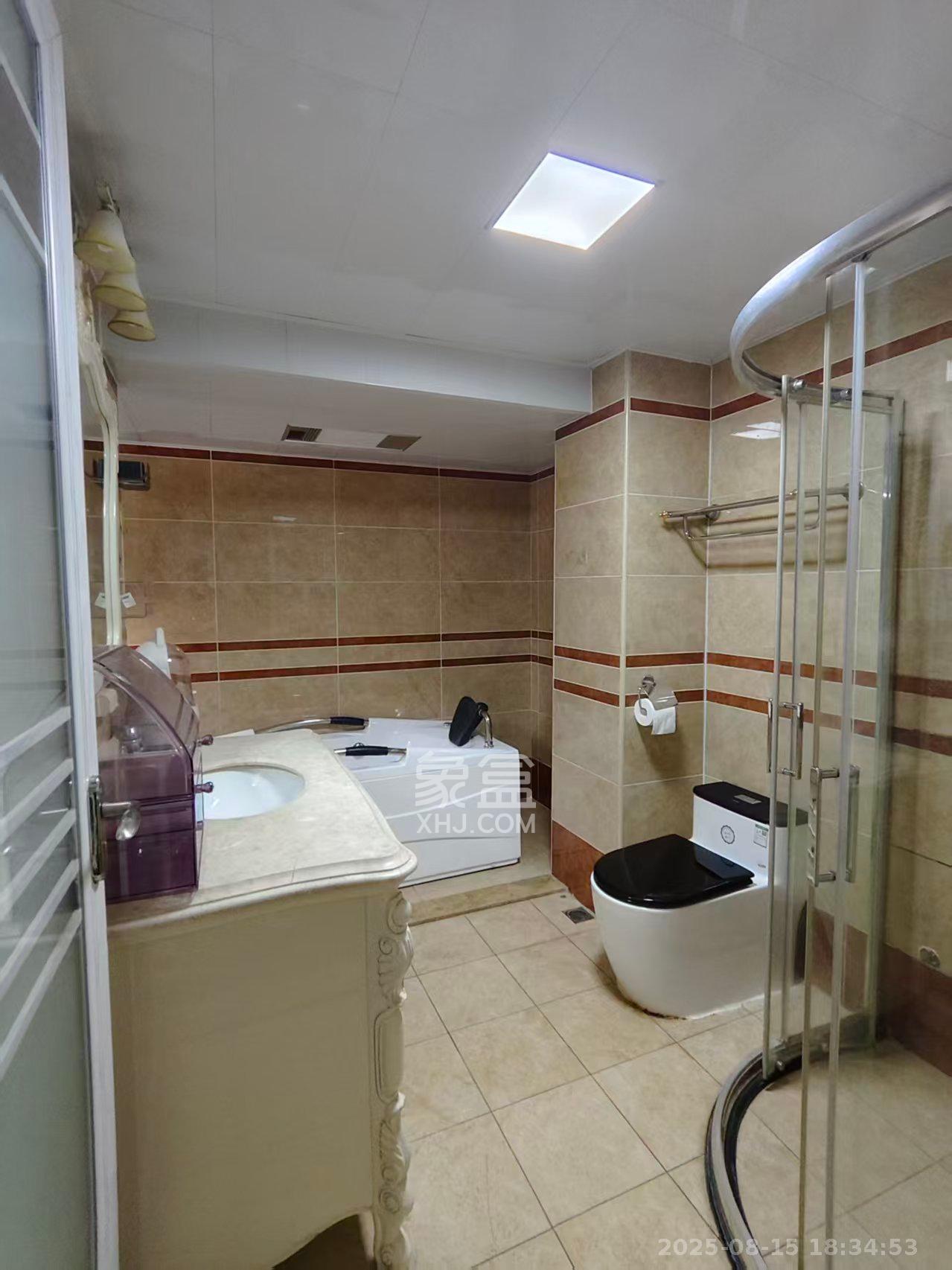 长房时代城 4室2厅2卫 4800.0元/月 长房时代城 4室2厅2卫 4800.0元/月室内图