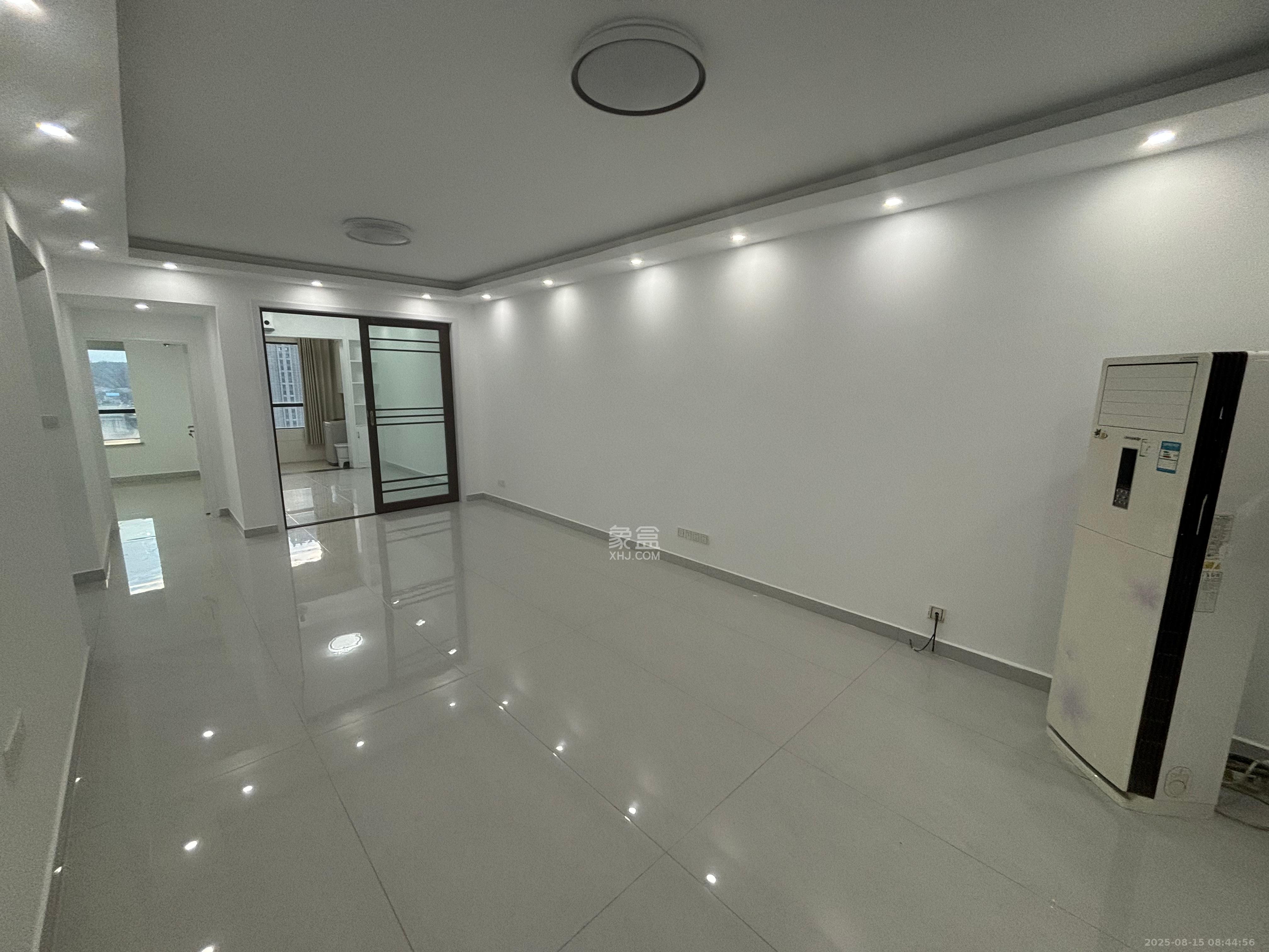 五一大道202(中环壹世界)  3室2厅1卫    3500.0元/月 五一大道202(中环壹世界)  3室2厅1卫    3500.0元/月室内图