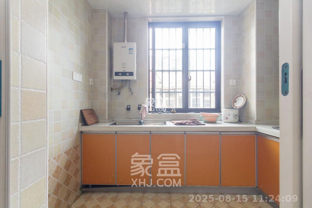 紫御江山  1室2厅2卫   2800.00元/月室内图