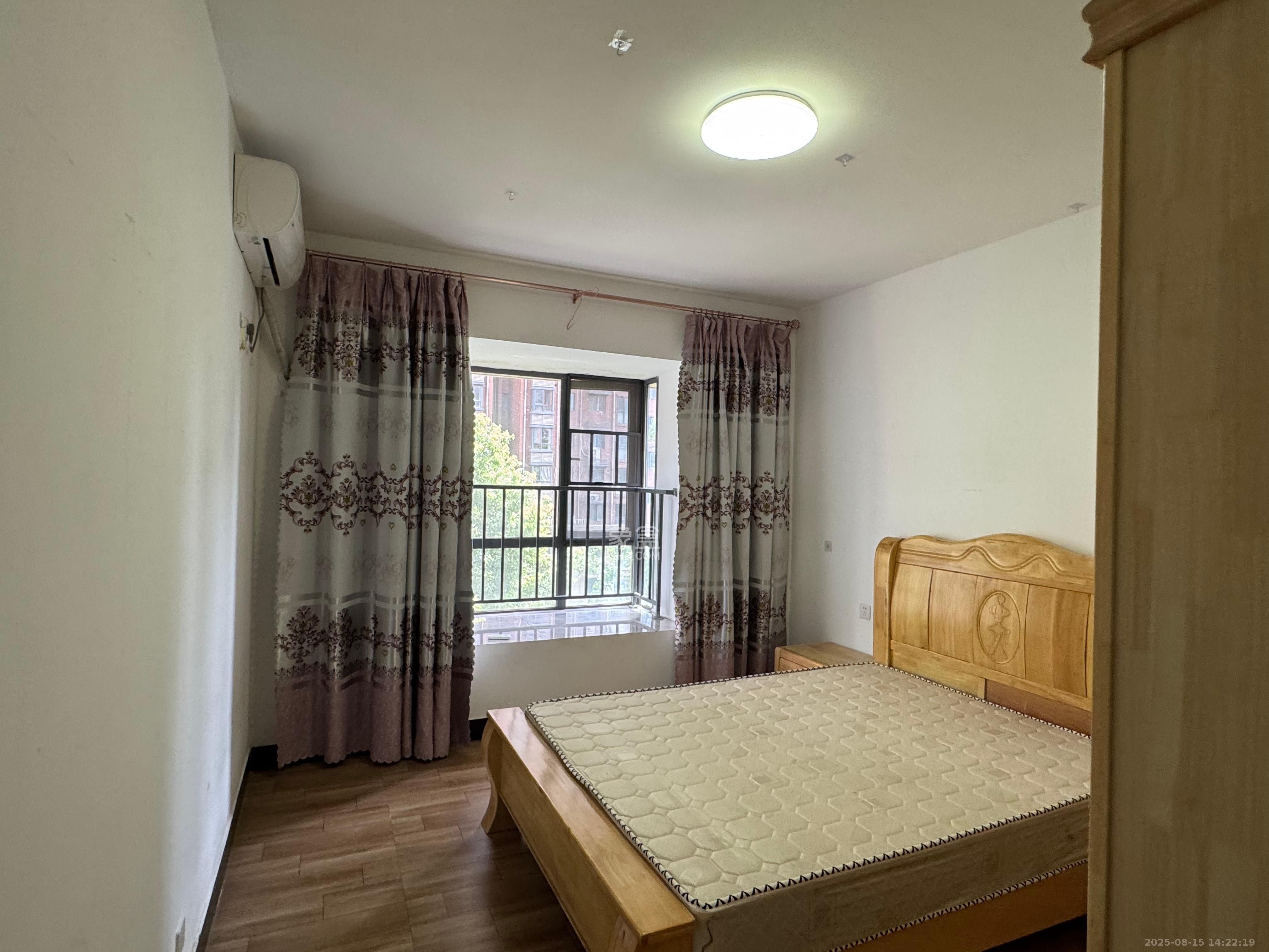 半山壹号  3室2厅2卫    2600.0元/月室内图