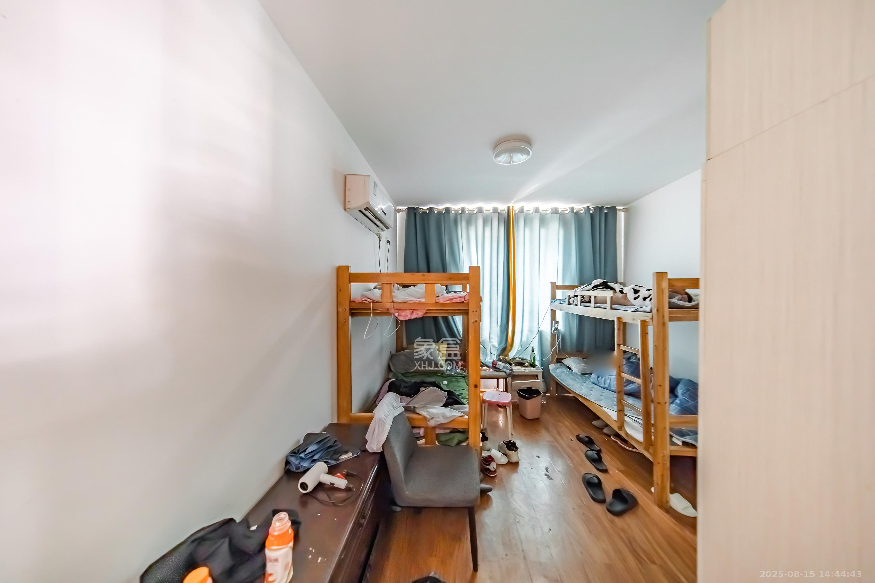 奥克斯滨仕花园(奥克斯洋湖广场/奥克斯中心)  3室2厅2卫    123.0万 奥克斯滨仕花园(奥克斯洋湖广场/奥克斯中心)  3室2厅2卫    123.0万卧室