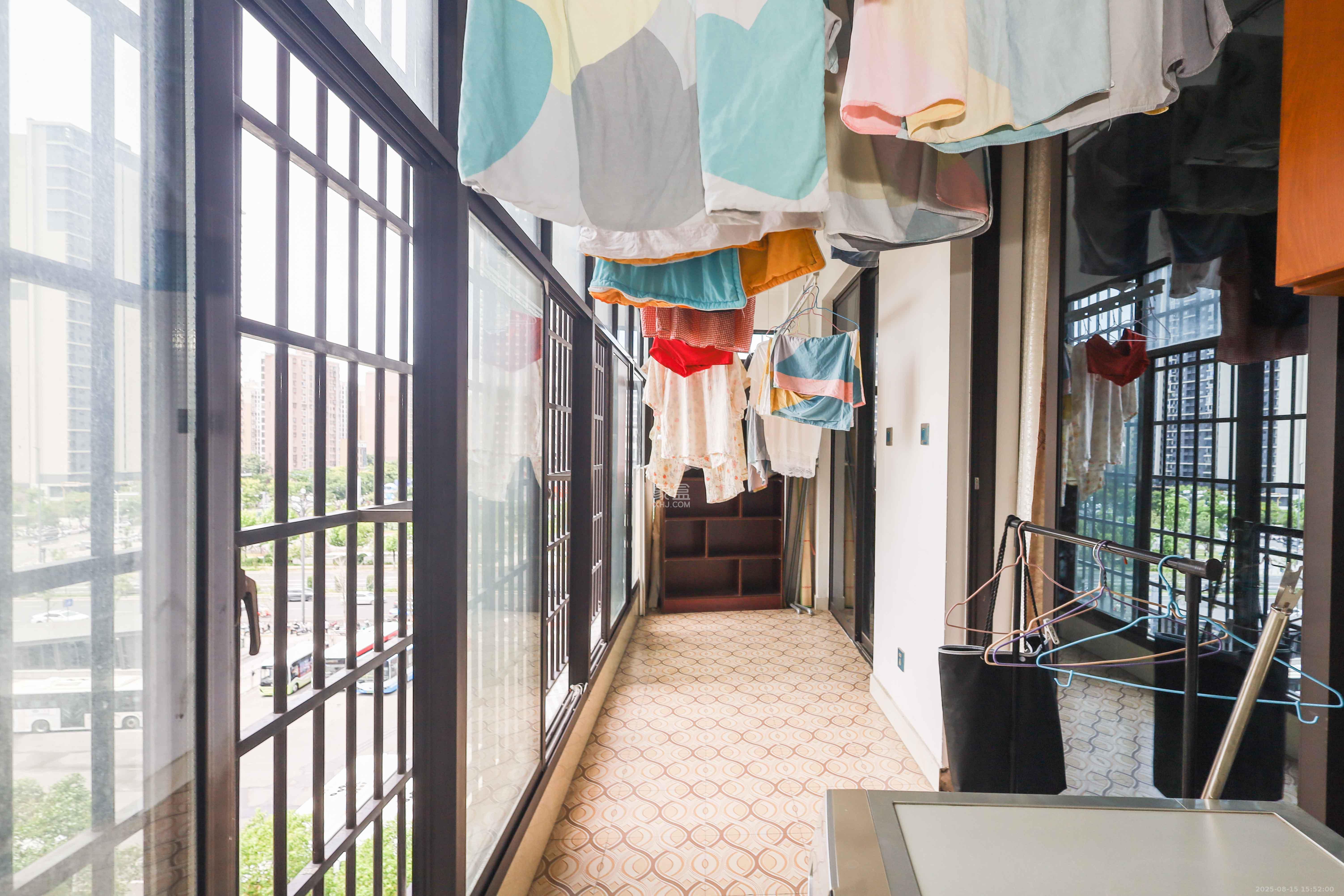 麓谷星辰  4室2厅2卫    120.0万 麓谷星辰  4室2厅2卫    120.0万阳台