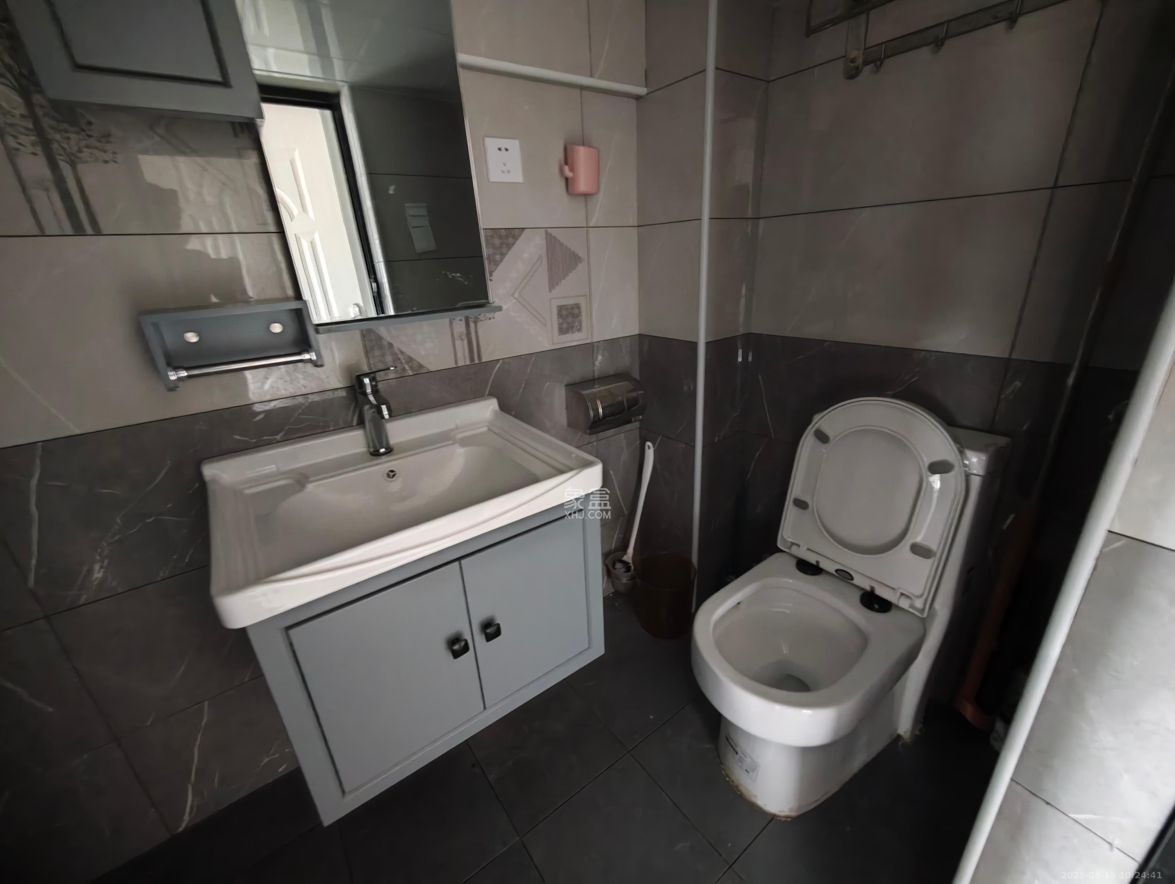 弘坤云寓 1室1厅1卫 1500.0元/月 弘坤云寓 1室1厅1卫 1500.0元/月室内图