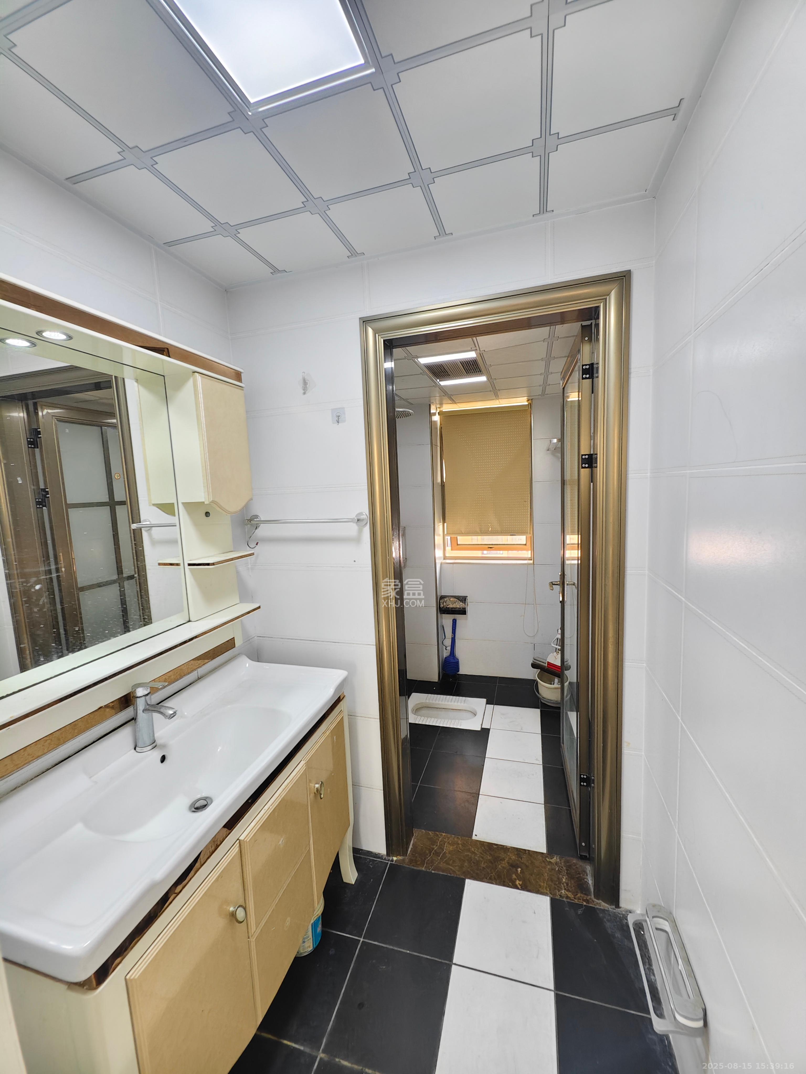 和泉嘉园  3室2厅2卫    2000.0元/月室内图