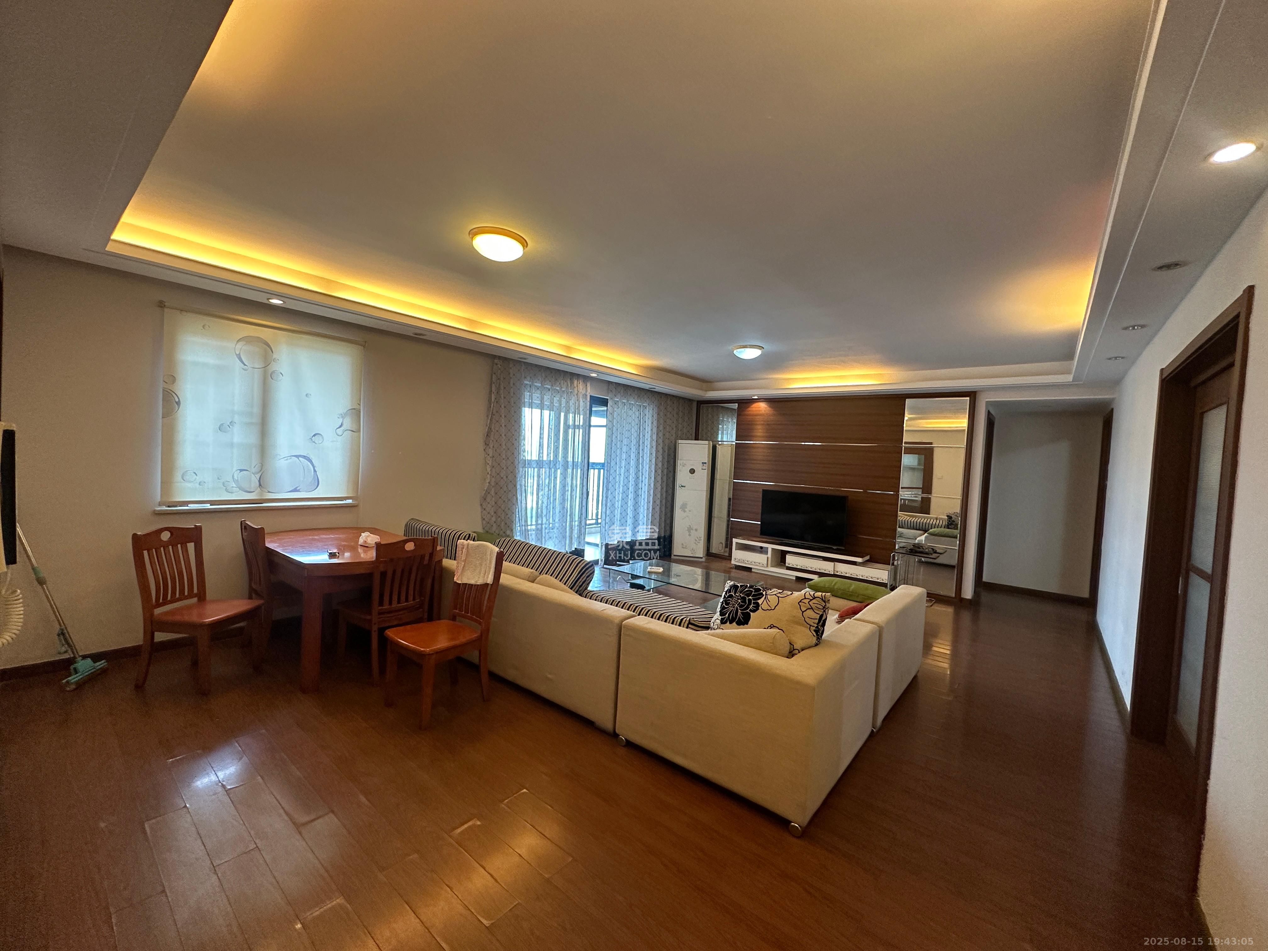 万科金域华府一期  3室2厅2卫    2800.0元/月 万科金域华府一期  3室2厅2卫    2800.0元/月室内图