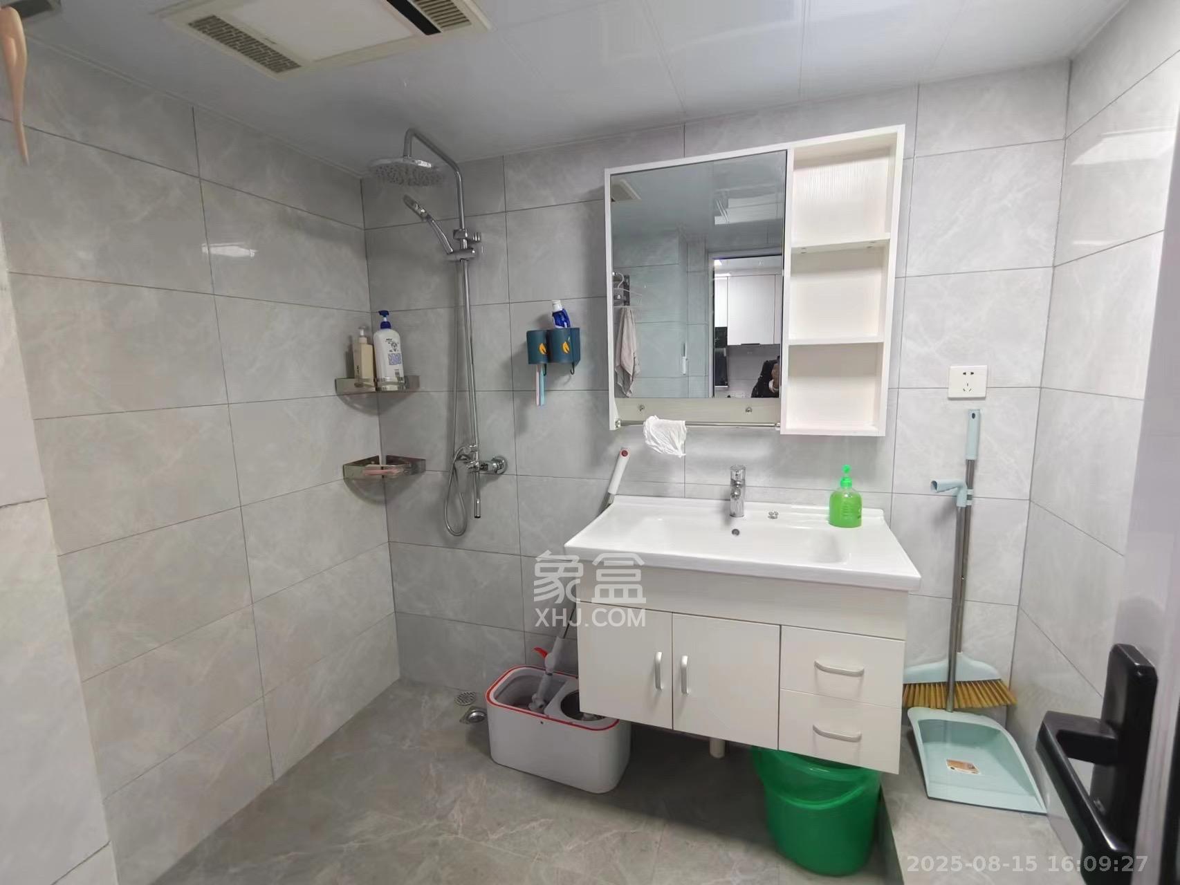 藏珑湖上公馆 2室1厅1卫 2500.0元/月 藏珑湖上公馆 2室1厅1卫 2500.0元/月室内图