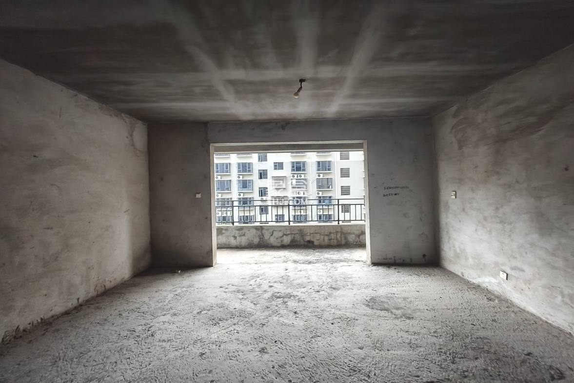 南苑上和一期 4室2厅2卫 78.8万 南苑上和一期 4室2厅2卫 78.8万客厅