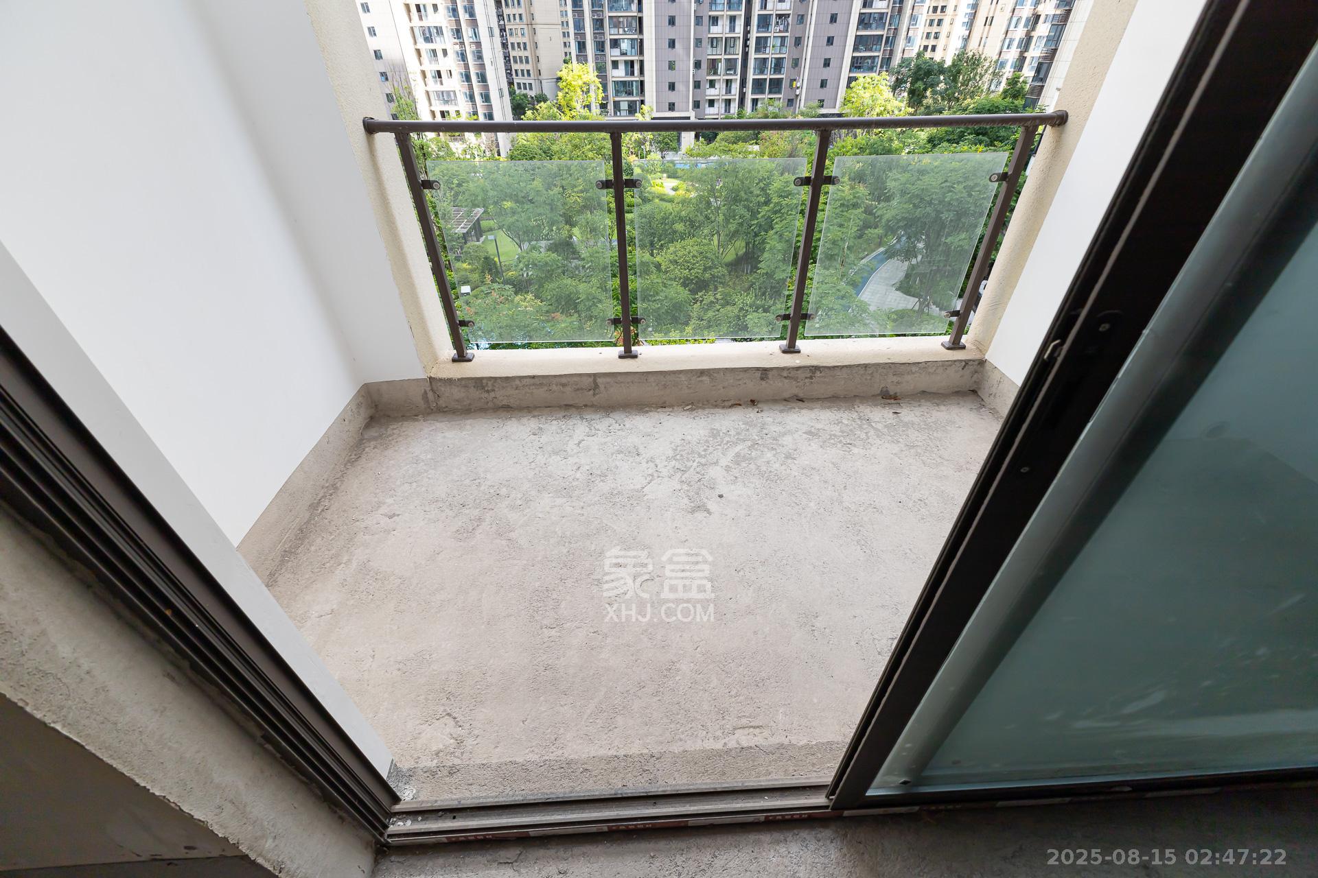 润和湘江天地D区 4室2厅2卫 136.0万 润和湘江天地D区 4室2厅2卫 136.0万阳台