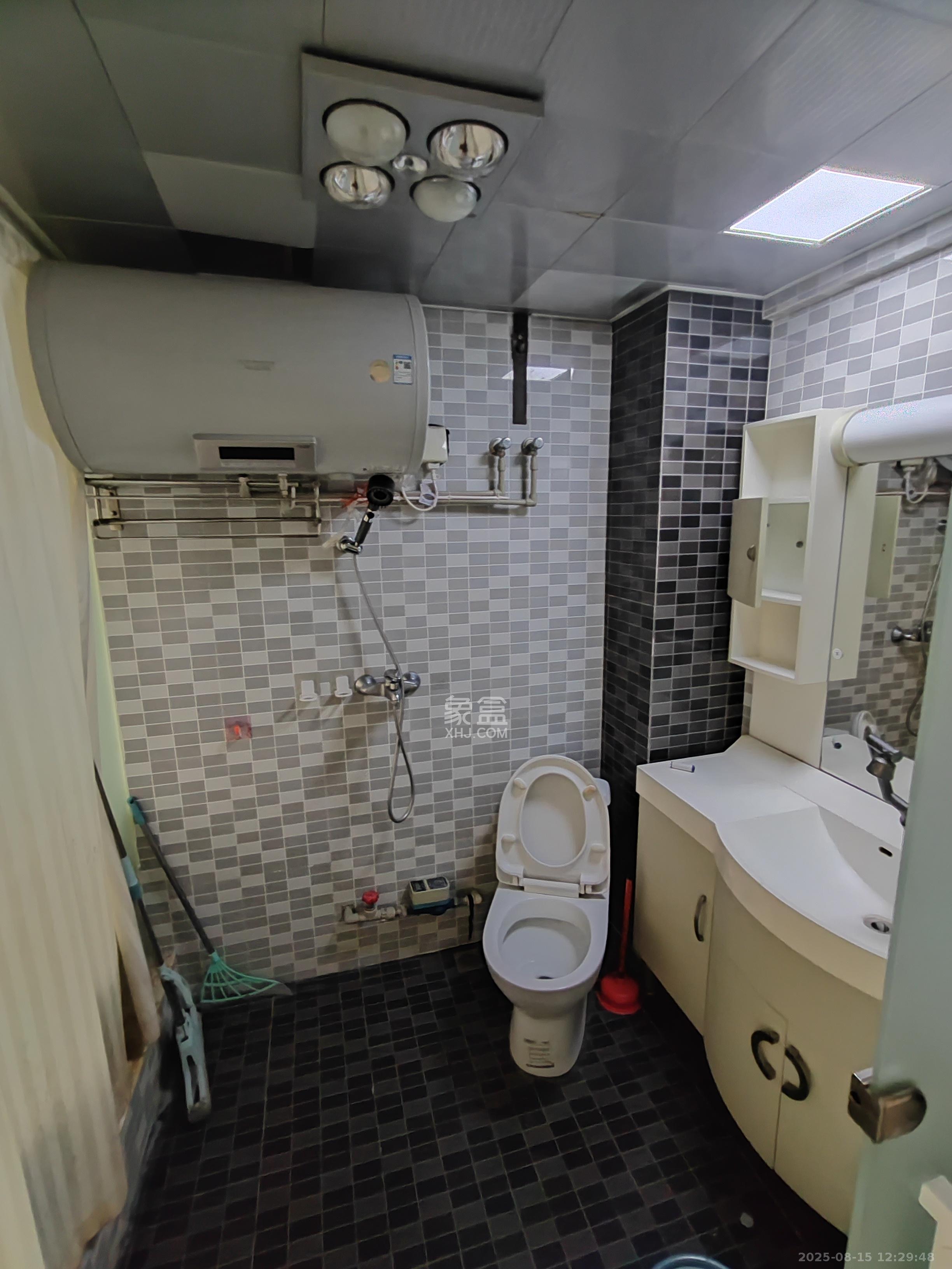 七彩丽都  1室1厅1卫    1800.0元/月 七彩丽都  1室1厅1卫    1800.0元/月室内图