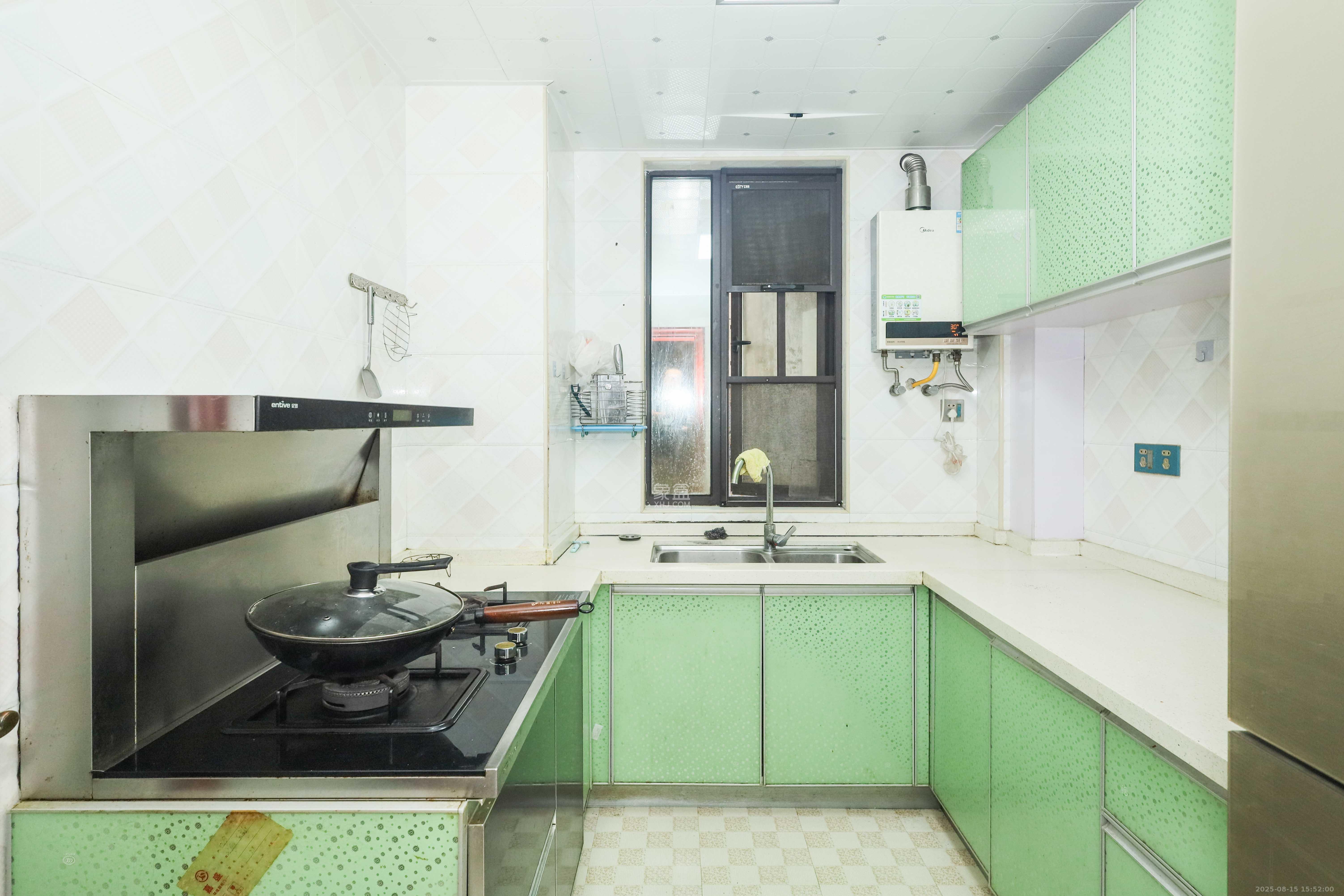 麓谷星辰  4室2厅2卫    120.0万 麓谷星辰  4室2厅2卫    120.0万厨房